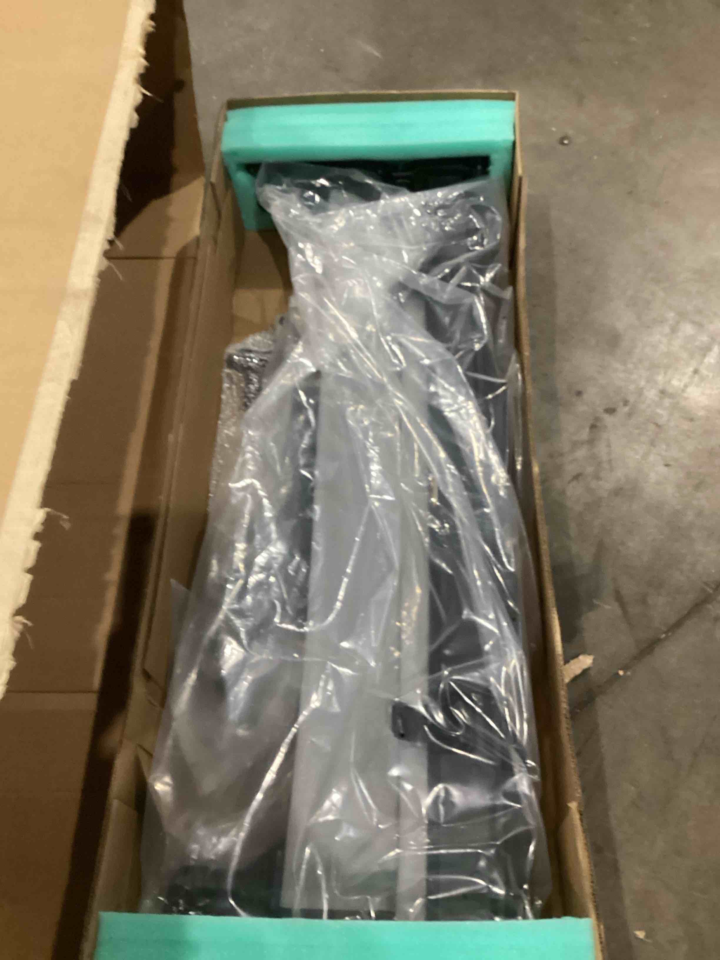 https://s3.amazonaws.com/lotting-images-prod/bidfta/GRA1990698_1753706299867.jpeg