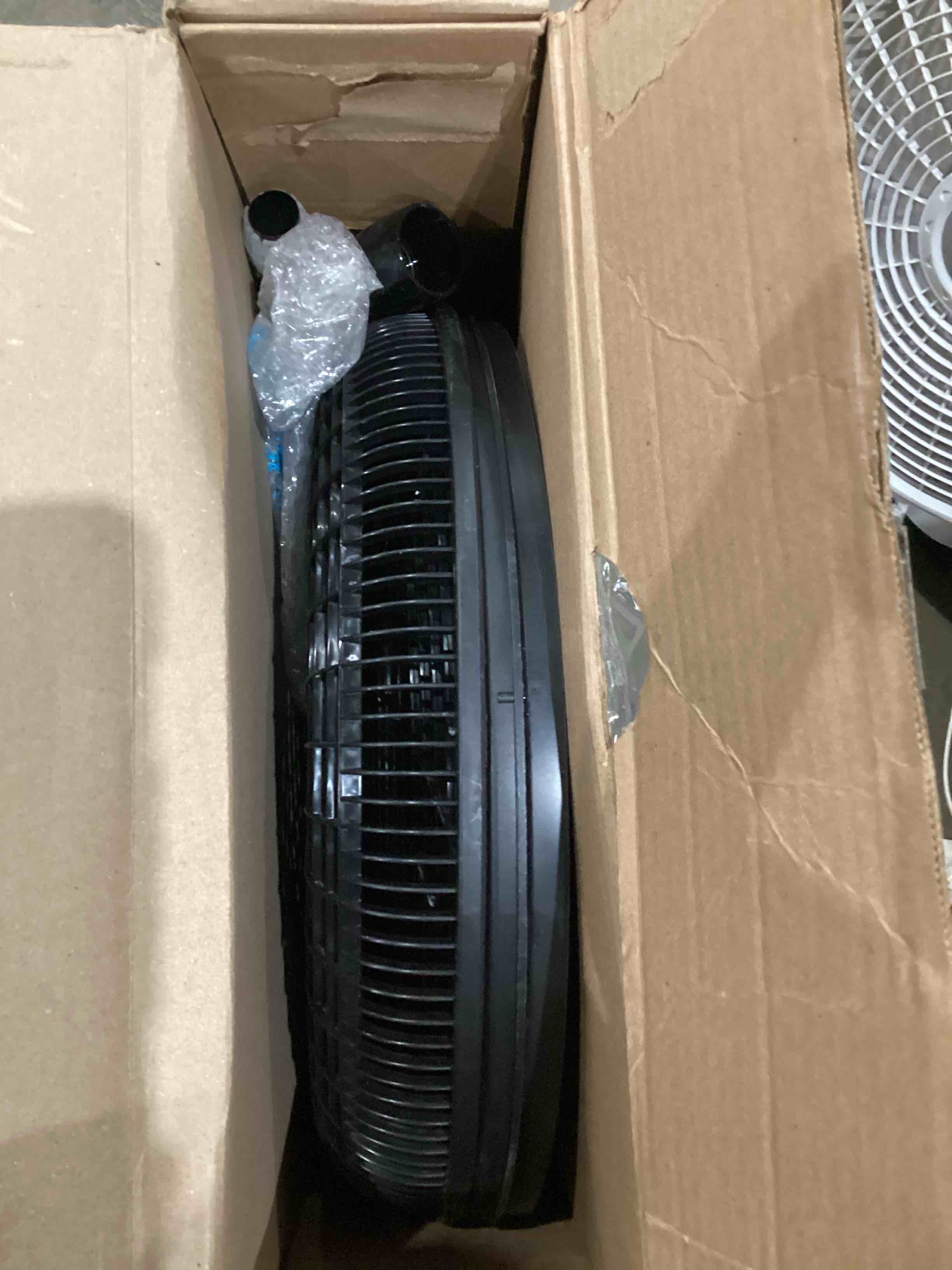 https://s3.amazonaws.com/lotting-images-prod/bidfta/GRA1990743_1753973229069.jpeg