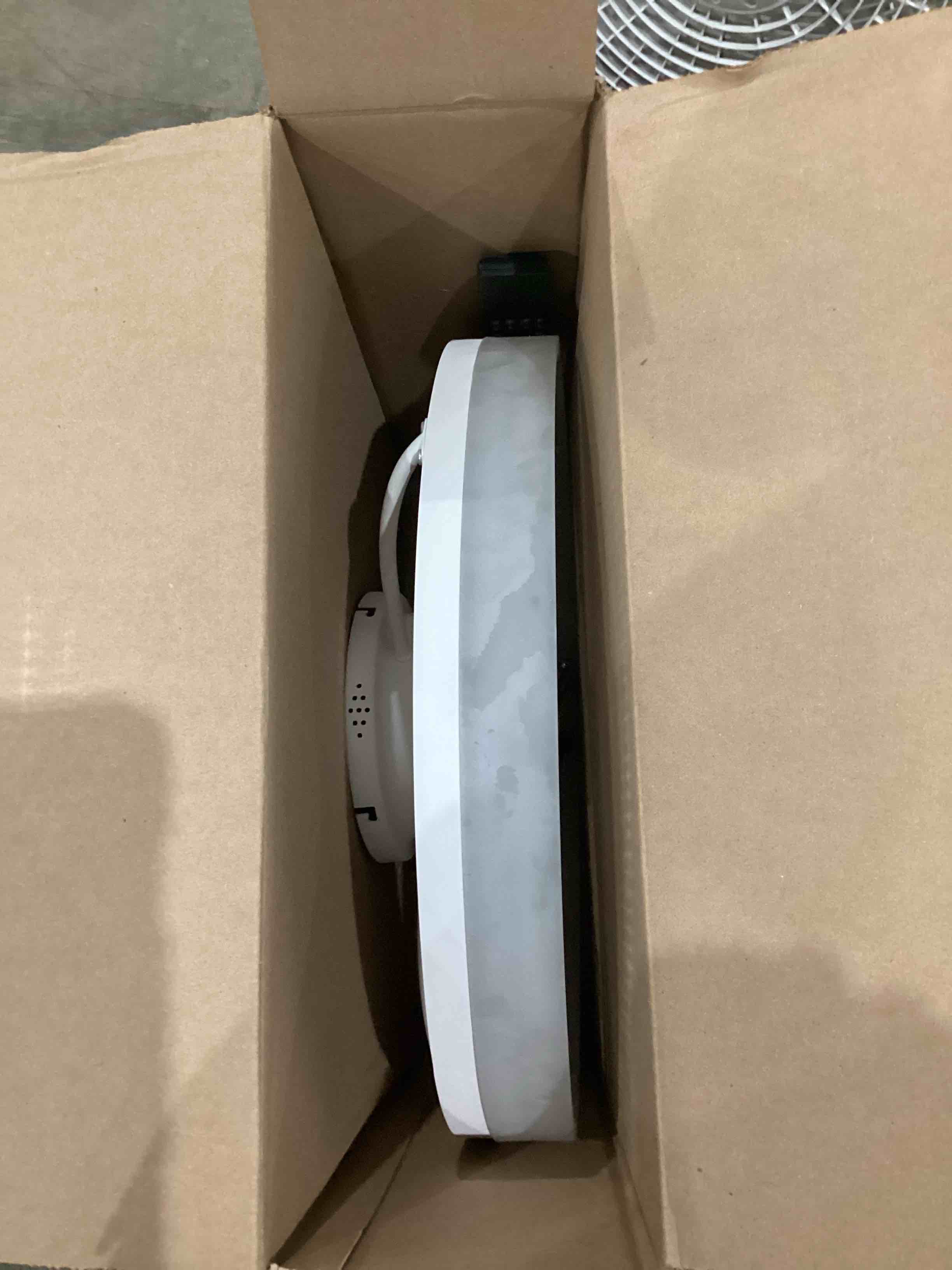 https://s3.amazonaws.com/lotting-images-prod/bidfta/GRA1990744_1753973342005.jpeg
