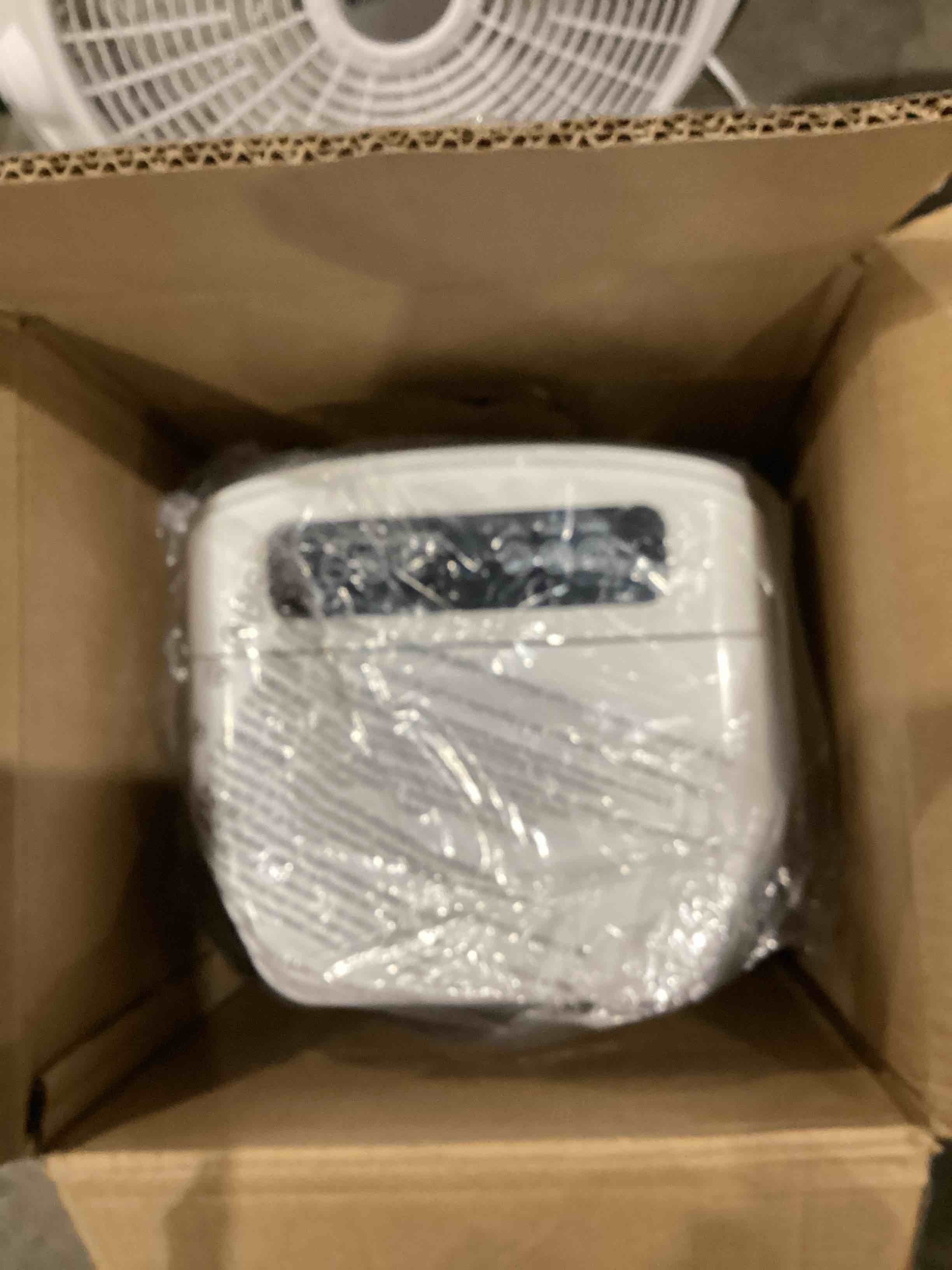 https://s3.amazonaws.com/lotting-images-prod/bidfta/GRA1990759_1753975687907.jpeg