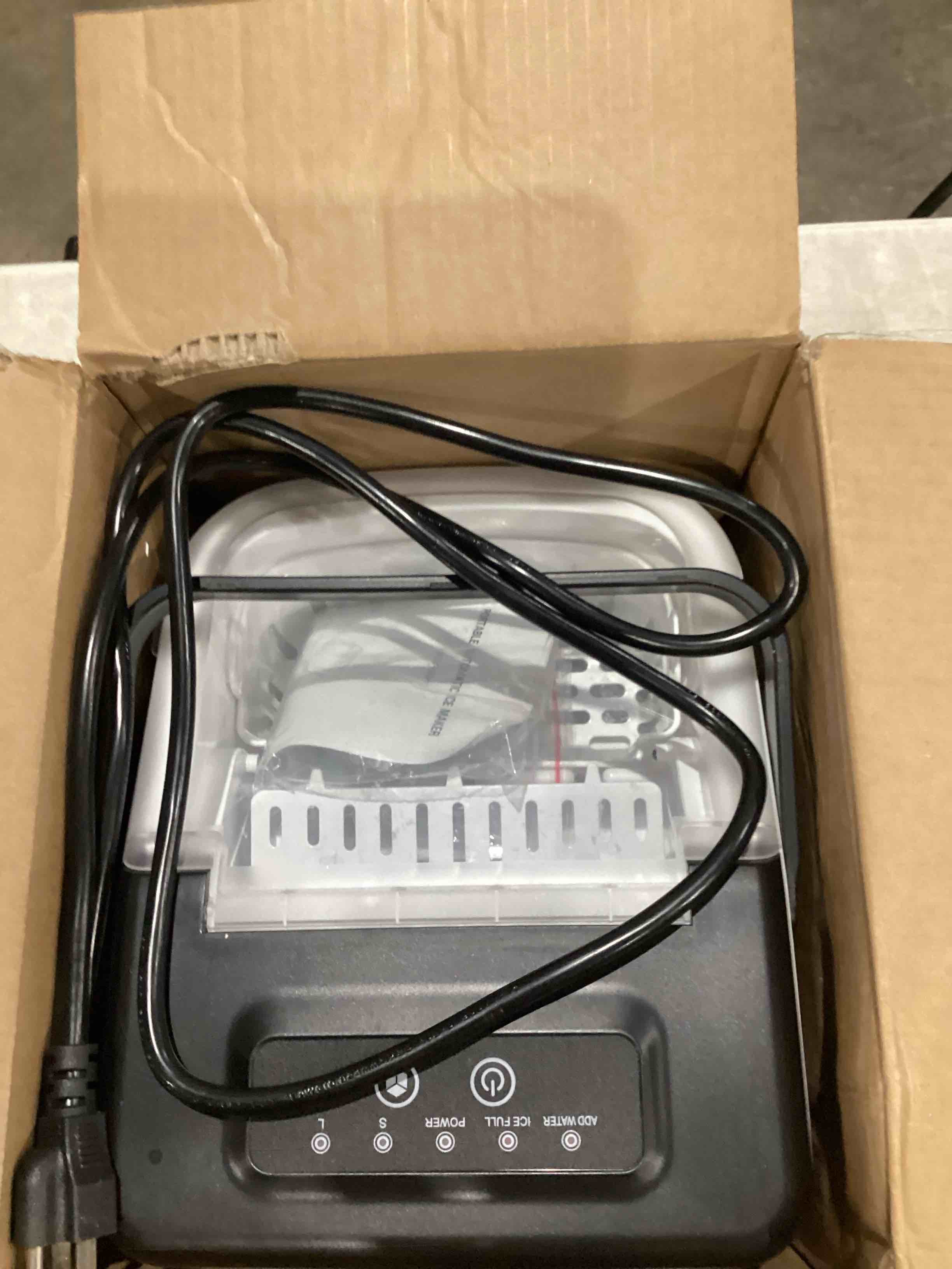 https://s3.amazonaws.com/lotting-images-prod/bidfta/GRA1990772_1753980155721.jpeg