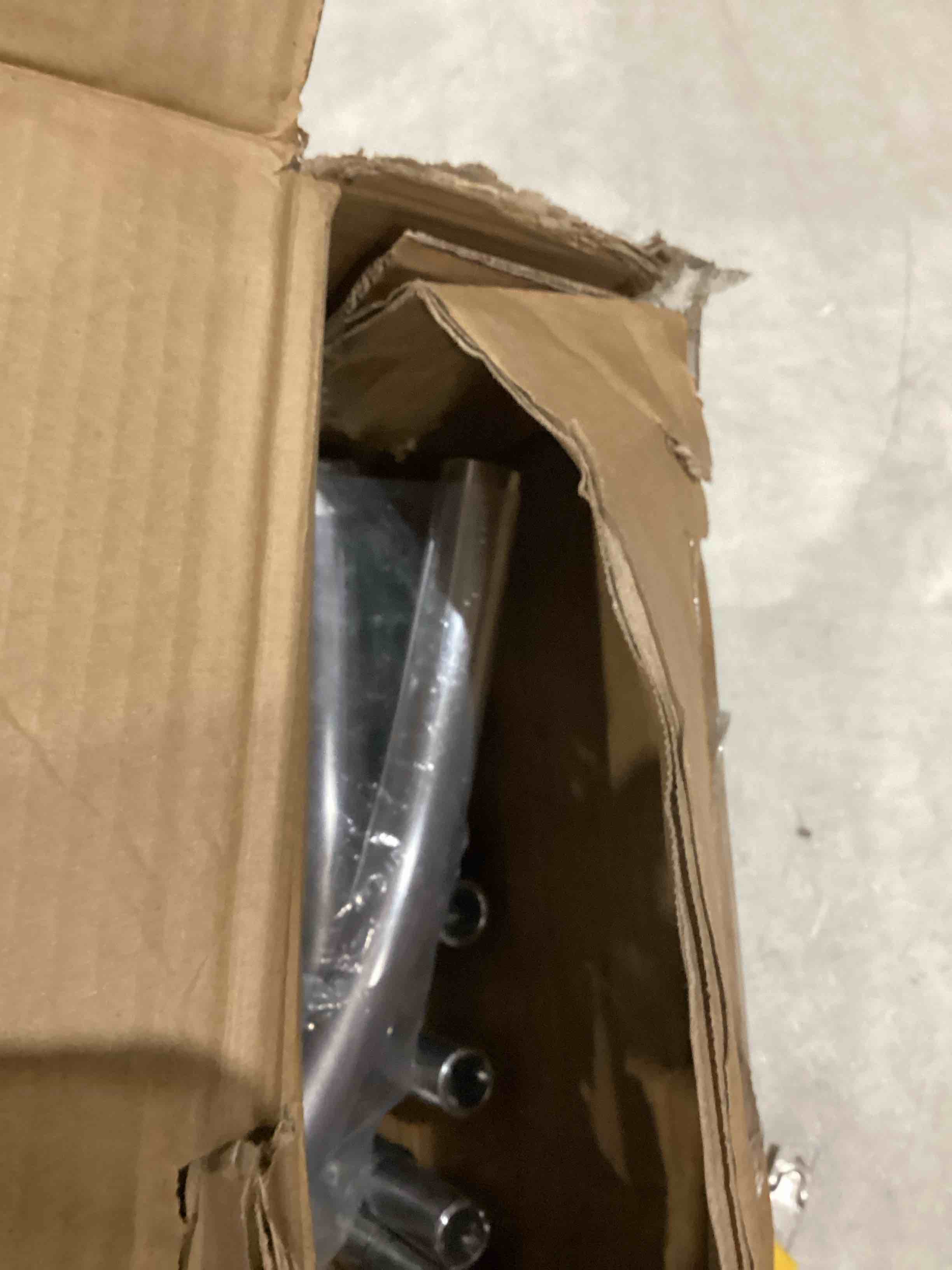 https://s3.amazonaws.com/lotting-images-prod/bidfta/GRA1990792_1753984392328.jpeg