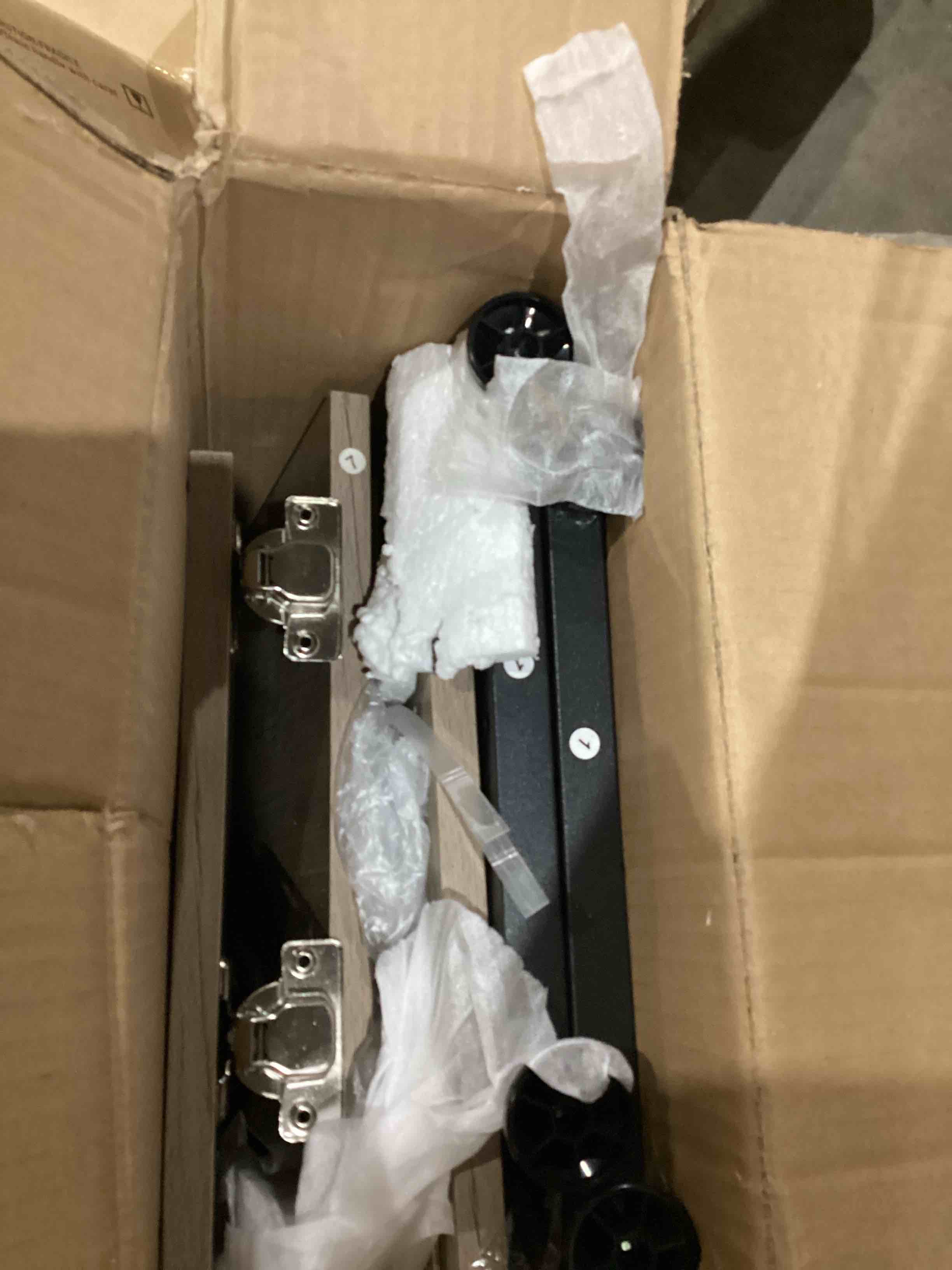 https://s3.amazonaws.com/lotting-images-prod/bidfta/GRA1990797_1753986517720.jpeg