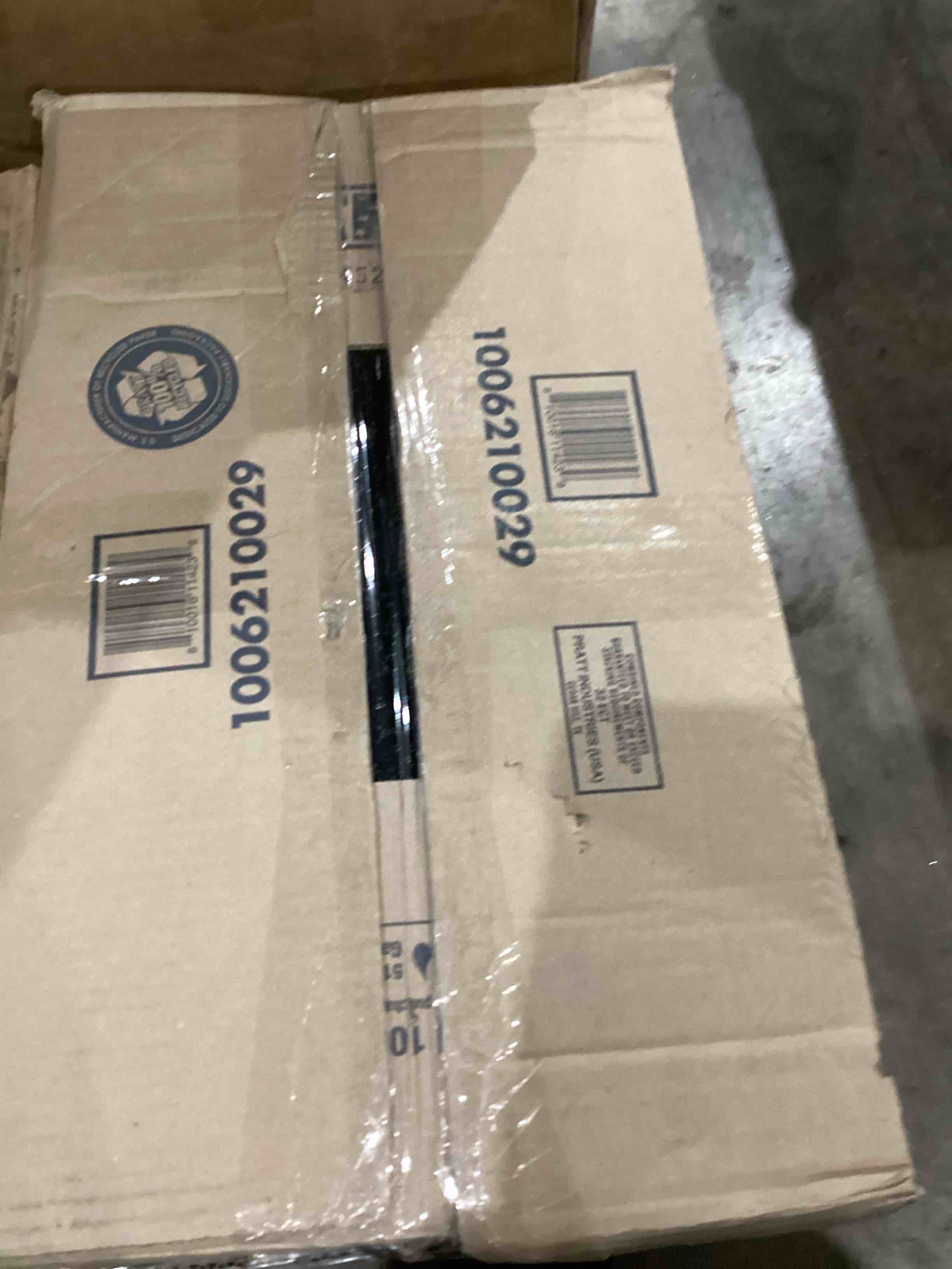 https://s3.amazonaws.com/lotting-images-prod/bidfta/GRA1991027_1754419076216.jpeg
