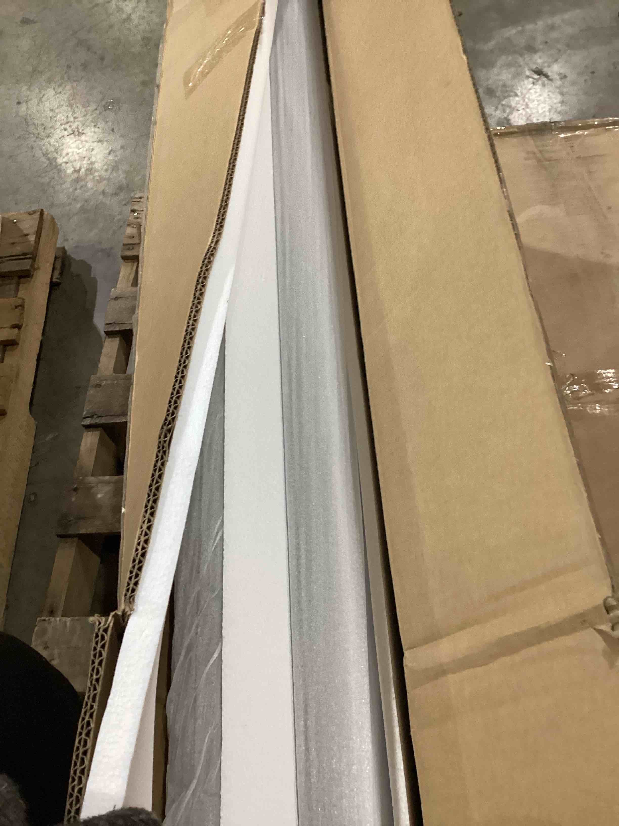 https://s3.amazonaws.com/lotting-images-prod/bidfta/GRA1991035_1754480128264.jpeg