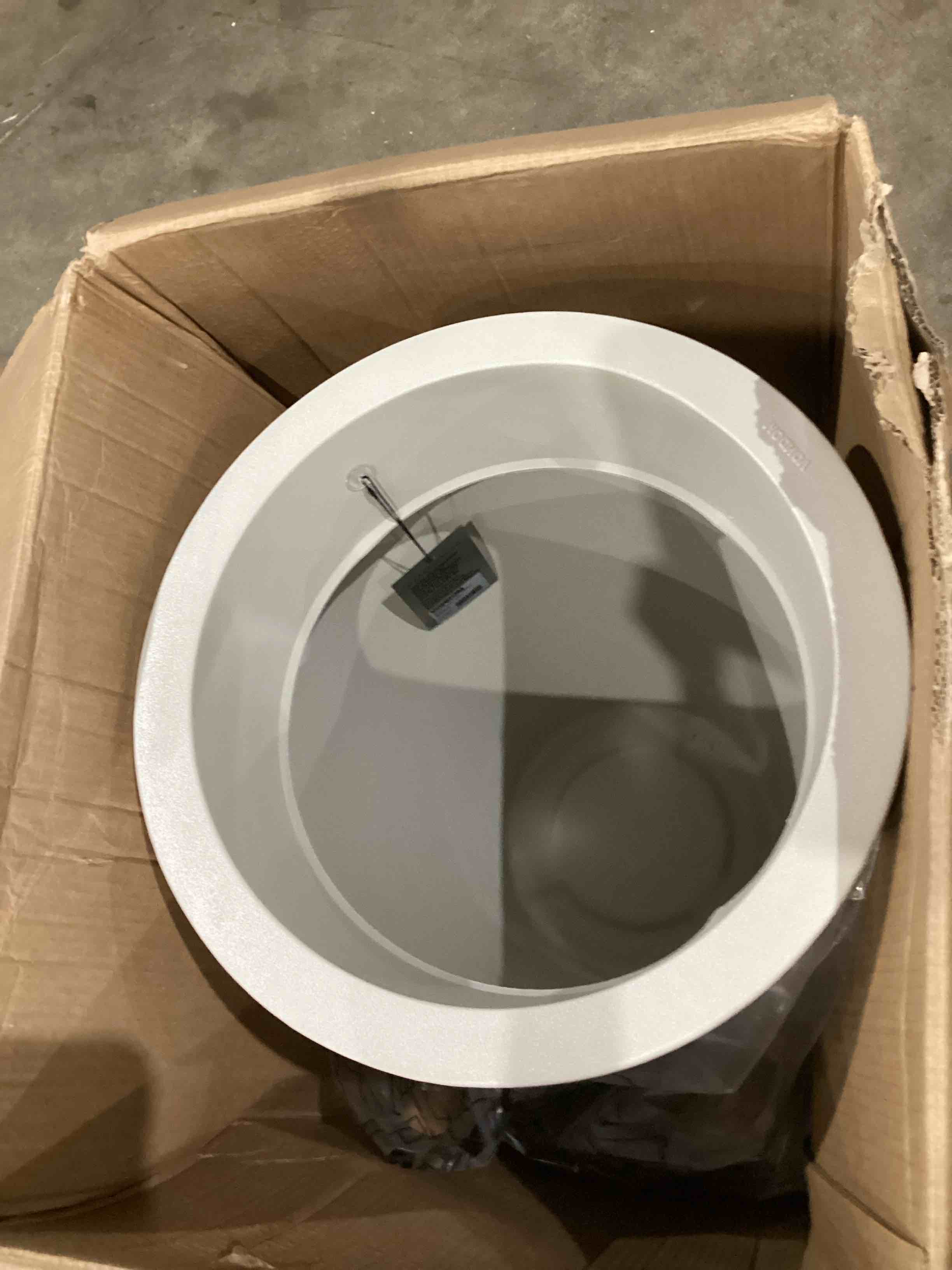 https://s3.amazonaws.com/lotting-images-prod/bidfta/GRA1991042_1754489213815.jpeg