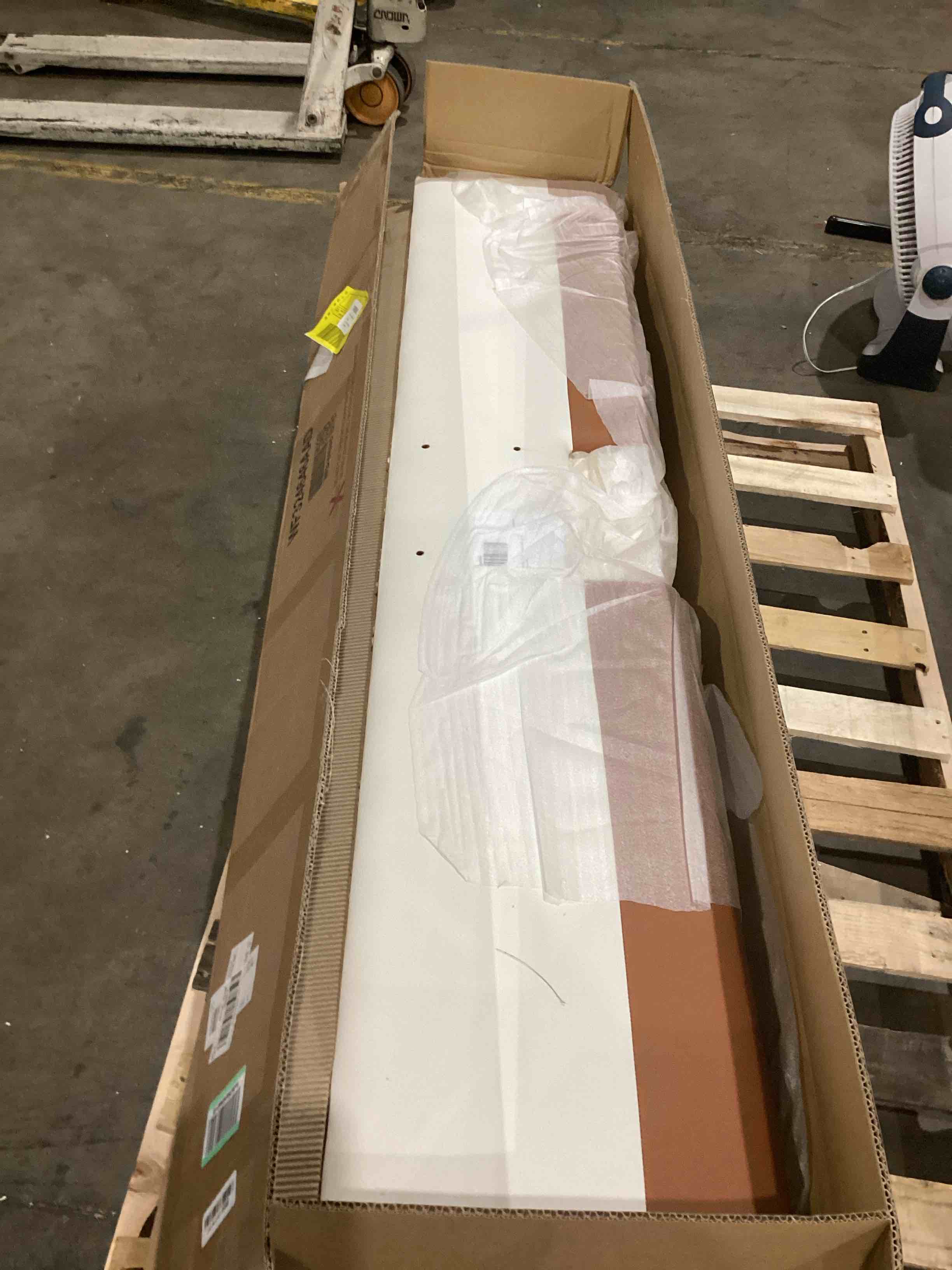 https://s3.amazonaws.com/lotting-images-prod/bidfta/GRA1991086_1754573169066.jpeg