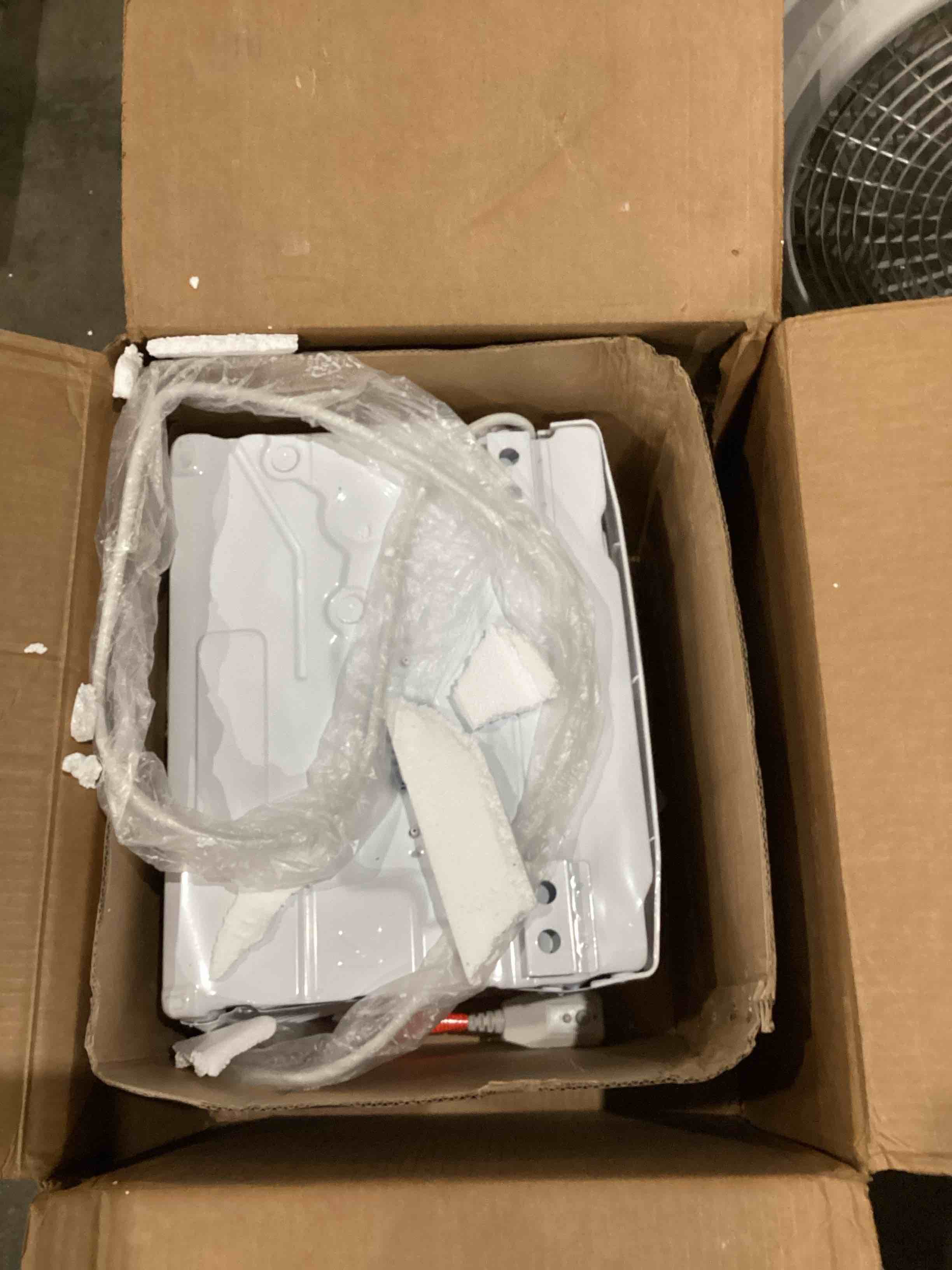 https://s3.amazonaws.com/lotting-images-prod/bidfta/GRA1991206_1754665058405.jpeg
