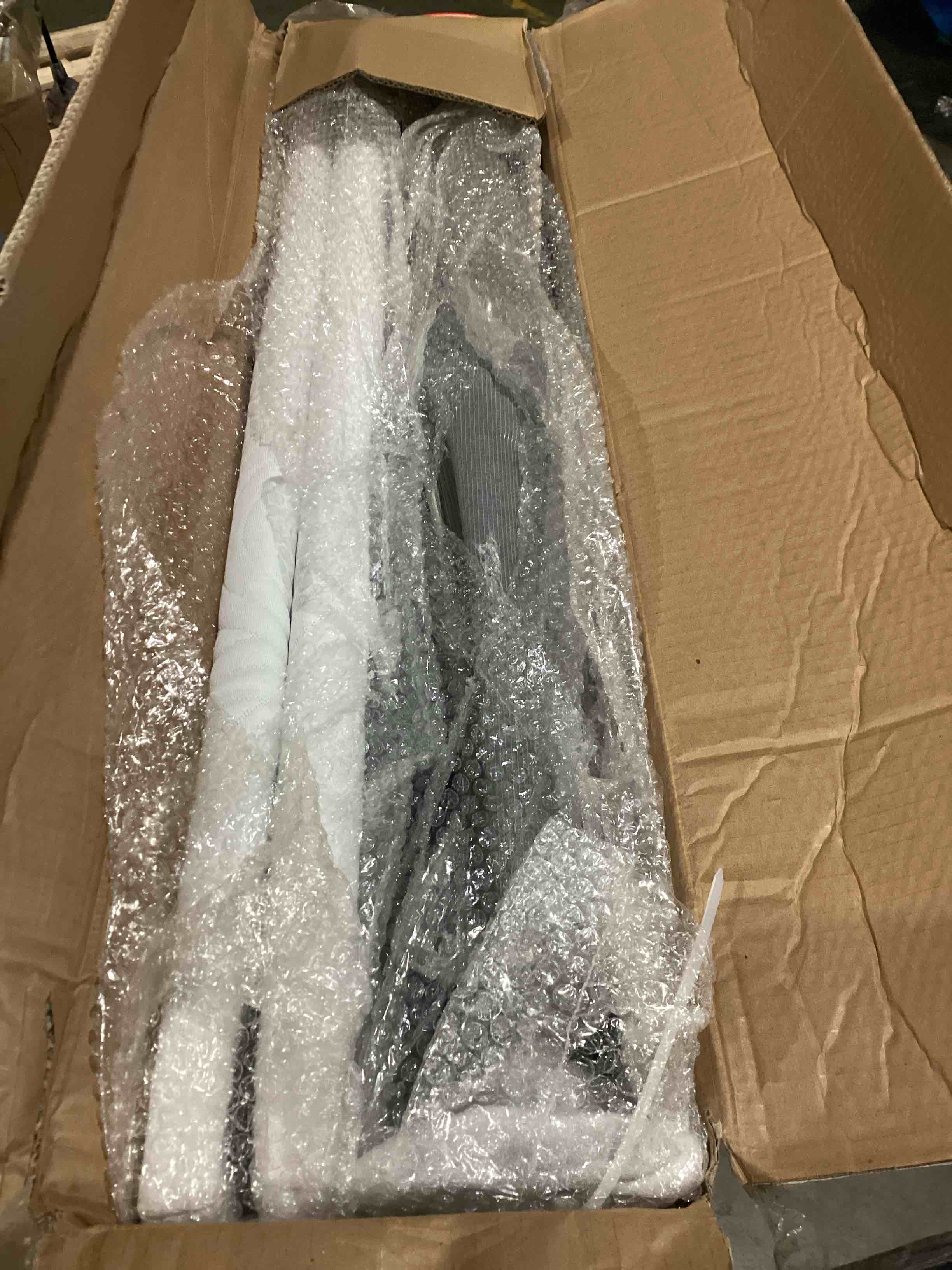 https://s3.amazonaws.com/lotting-images-prod/bidfta/GRA1991439_1755021435454.jpeg
