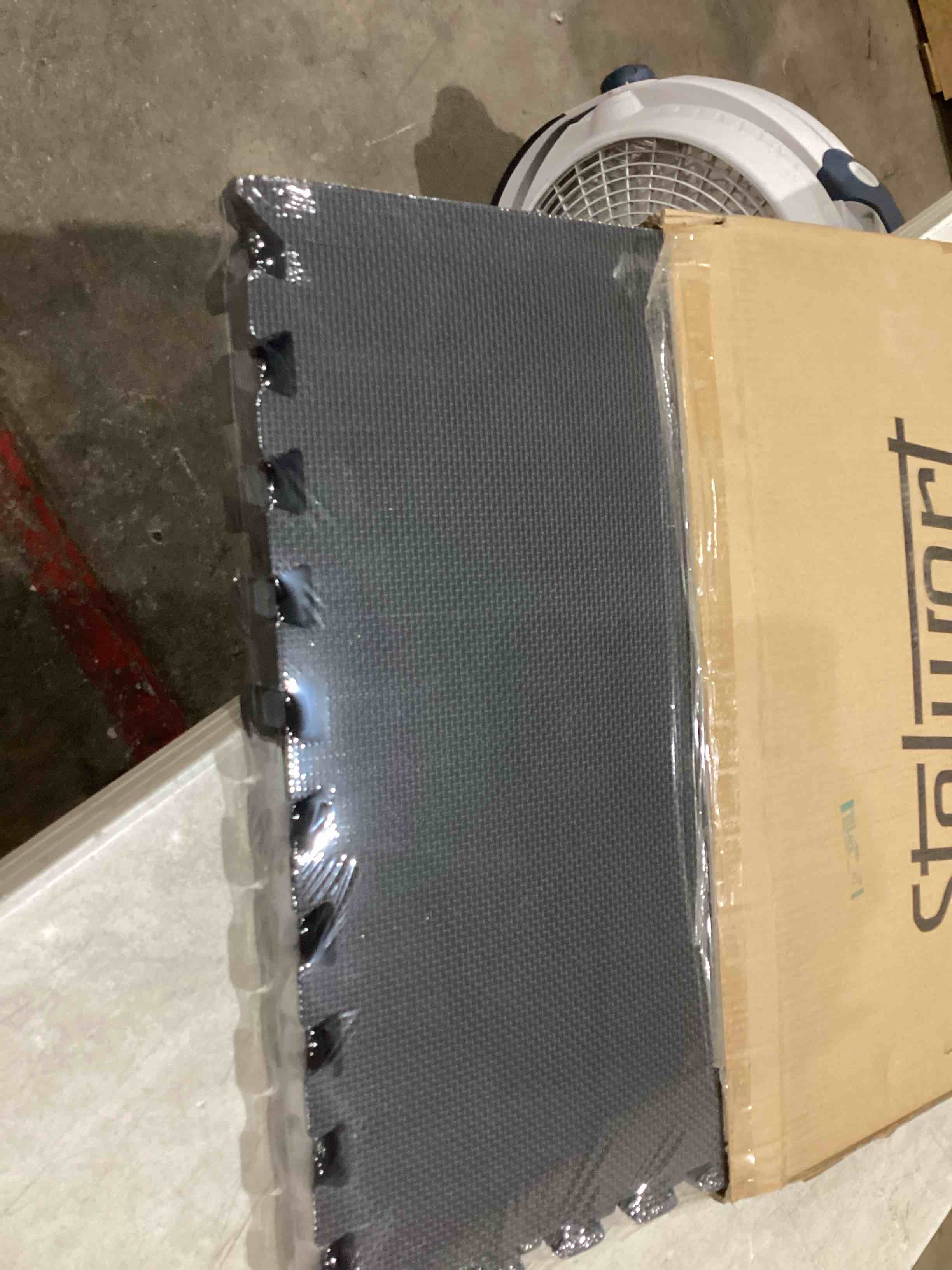https://s3.amazonaws.com/lotting-images-prod/bidfta/GRA1991514_1755197257924.jpeg
