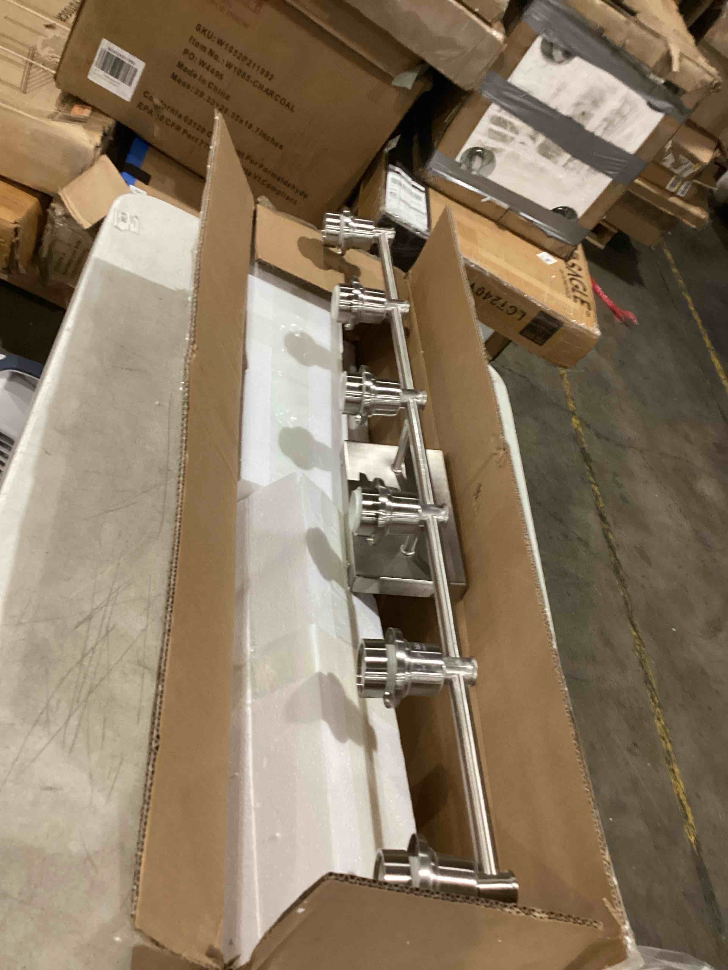 https://s3.amazonaws.com/lotting-images-prod/bidfta/GRA1991914_1756131750420.jpeg
