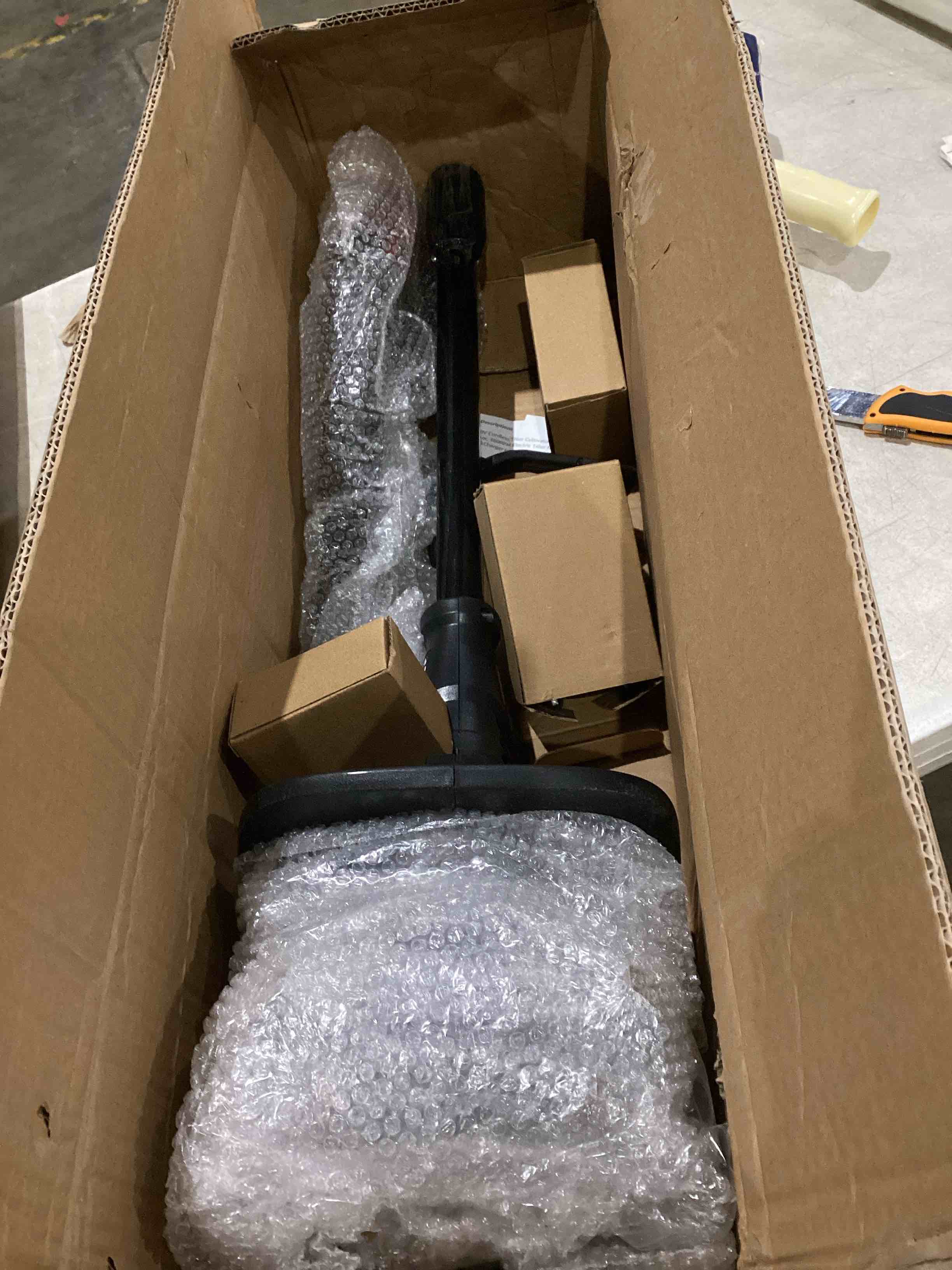 https://s3.amazonaws.com/lotting-images-prod/bidfta/GRA1992011_1756399164910.jpeg