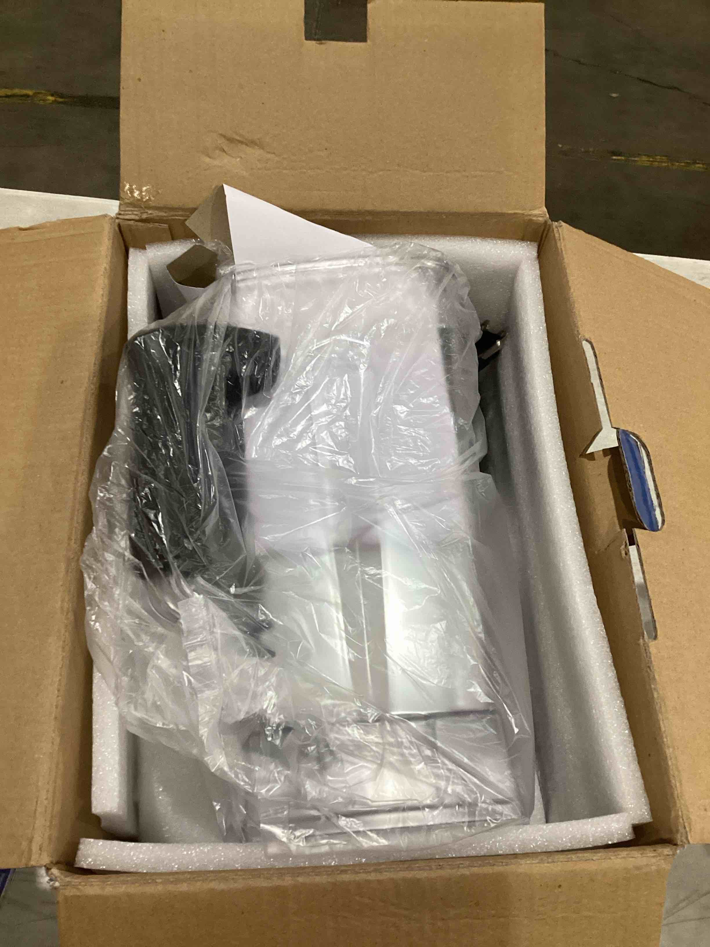 https://s3.amazonaws.com/lotting-images-prod/bidfta/GRA1992067_1756468241788.jpeg