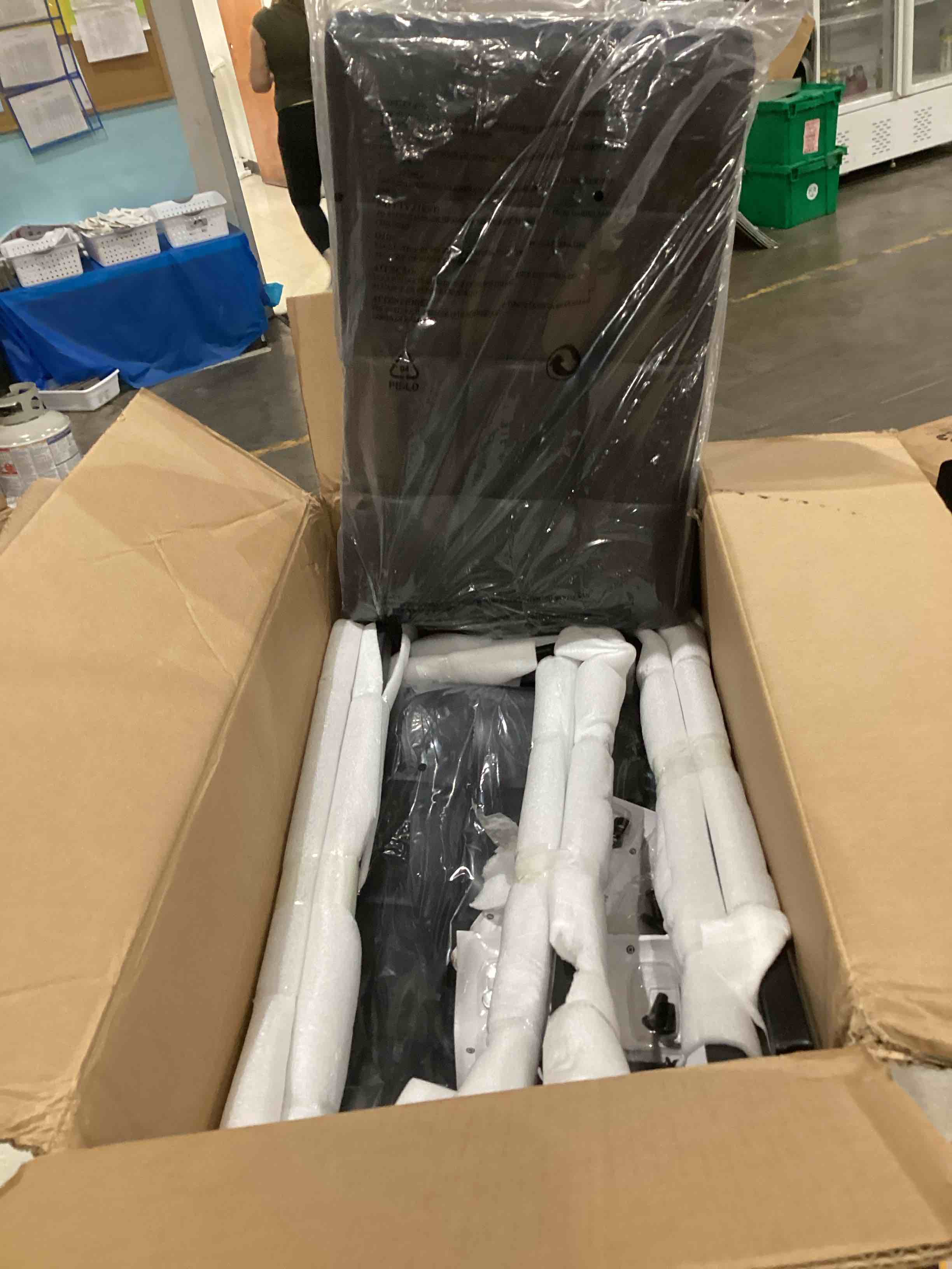 https://s3.amazonaws.com/lotting-images-prod/bidfta/GRA1992120_1756815907665.jpeg