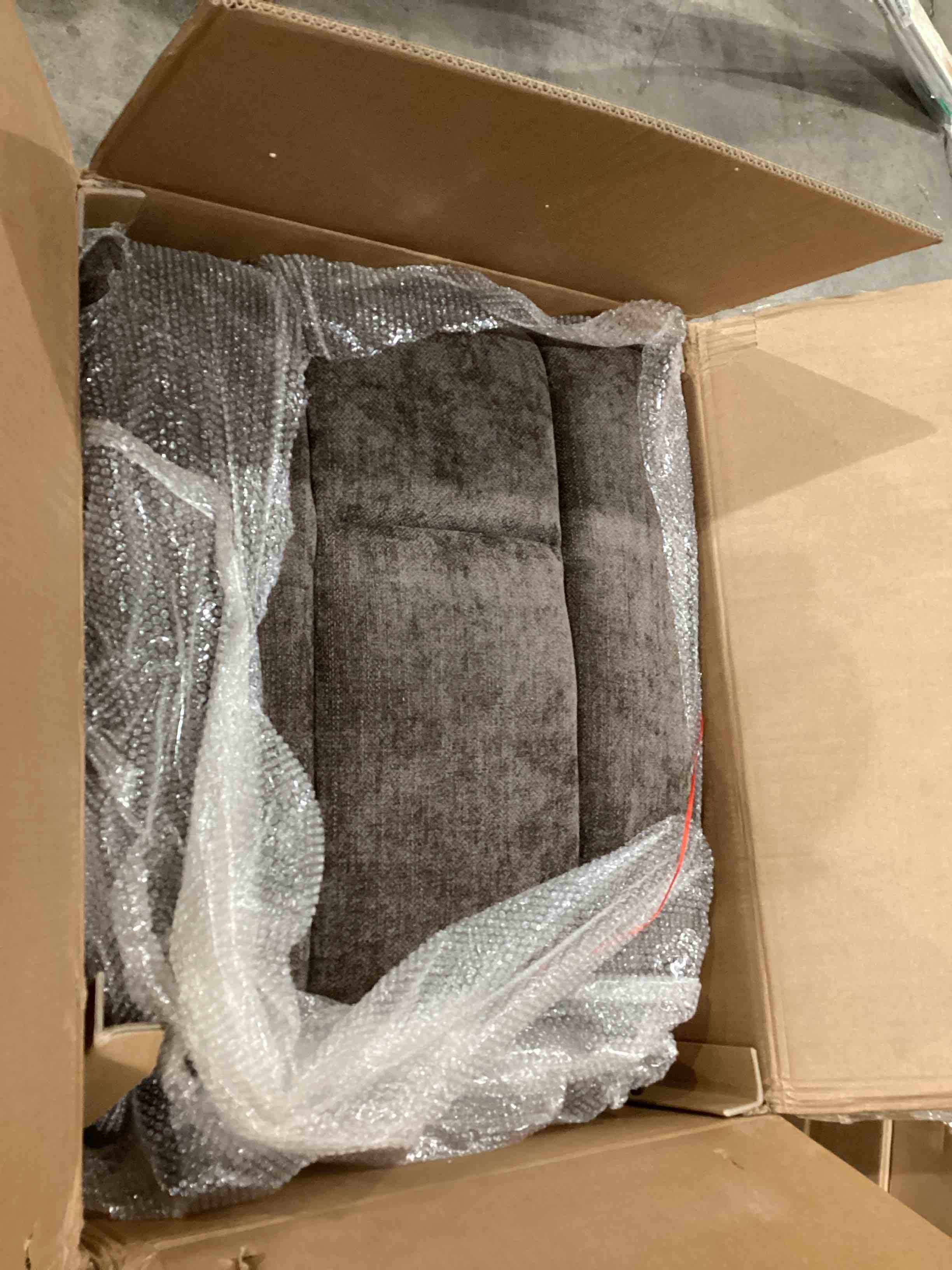 https://s3.amazonaws.com/lotting-images-prod/bidfta/GRA1992186_1756838626637.jpeg