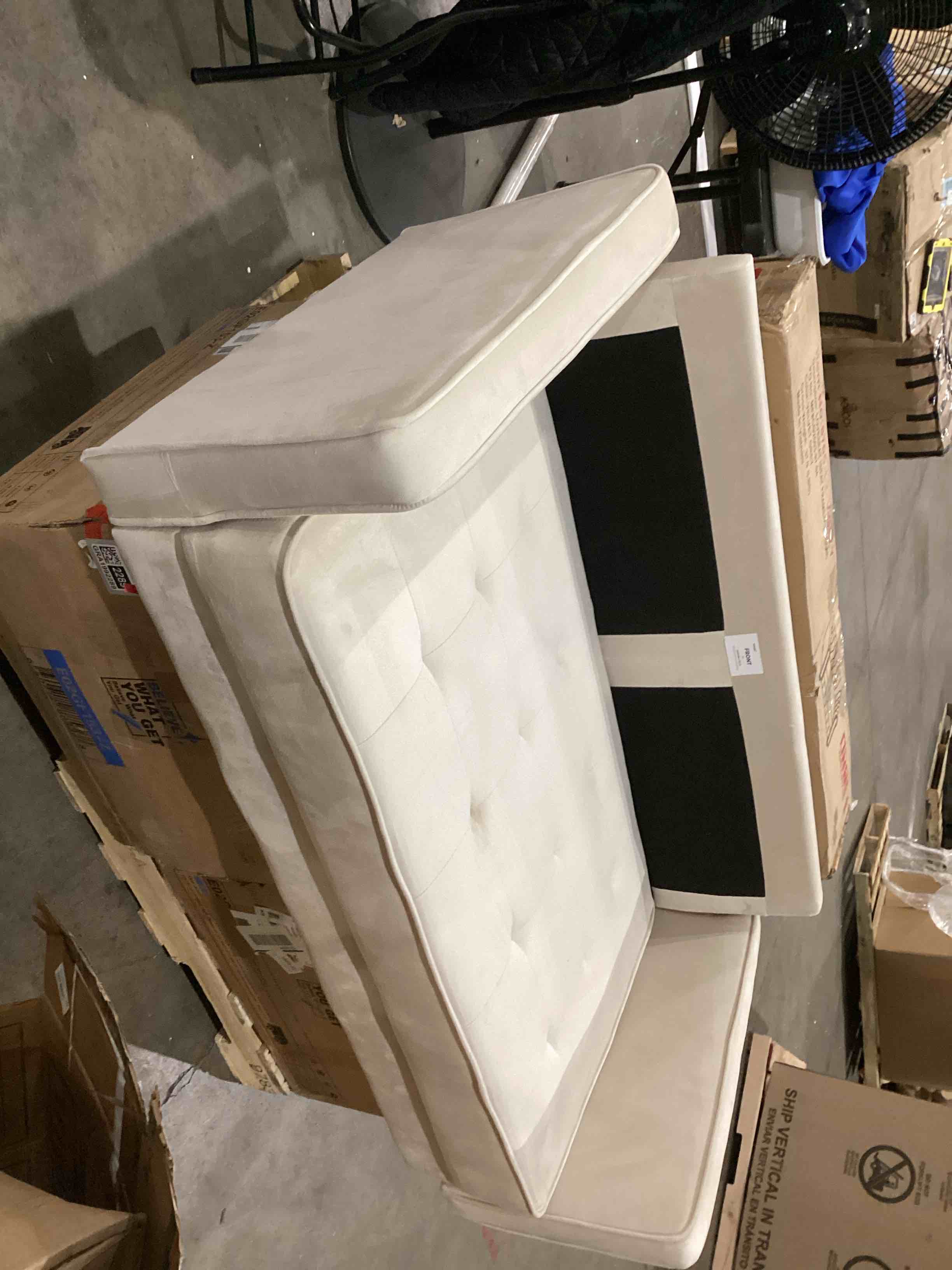 https://s3.amazonaws.com/lotting-images-prod/bidfta/GRA1992291_1757011721882.jpeg
