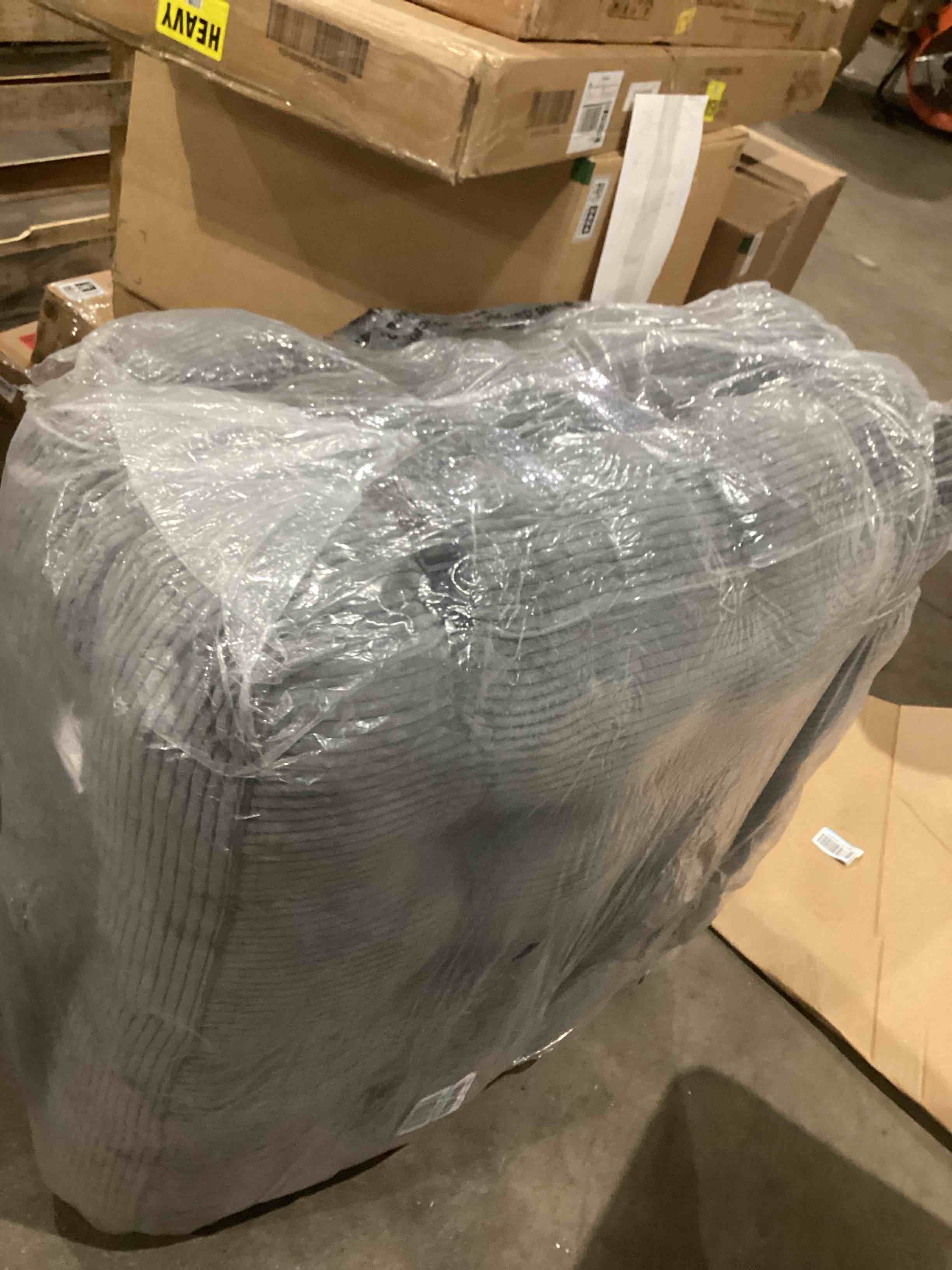 https://s3.amazonaws.com/lotting-images-prod/bidfta/GRA1992418_1757355960692.jpeg