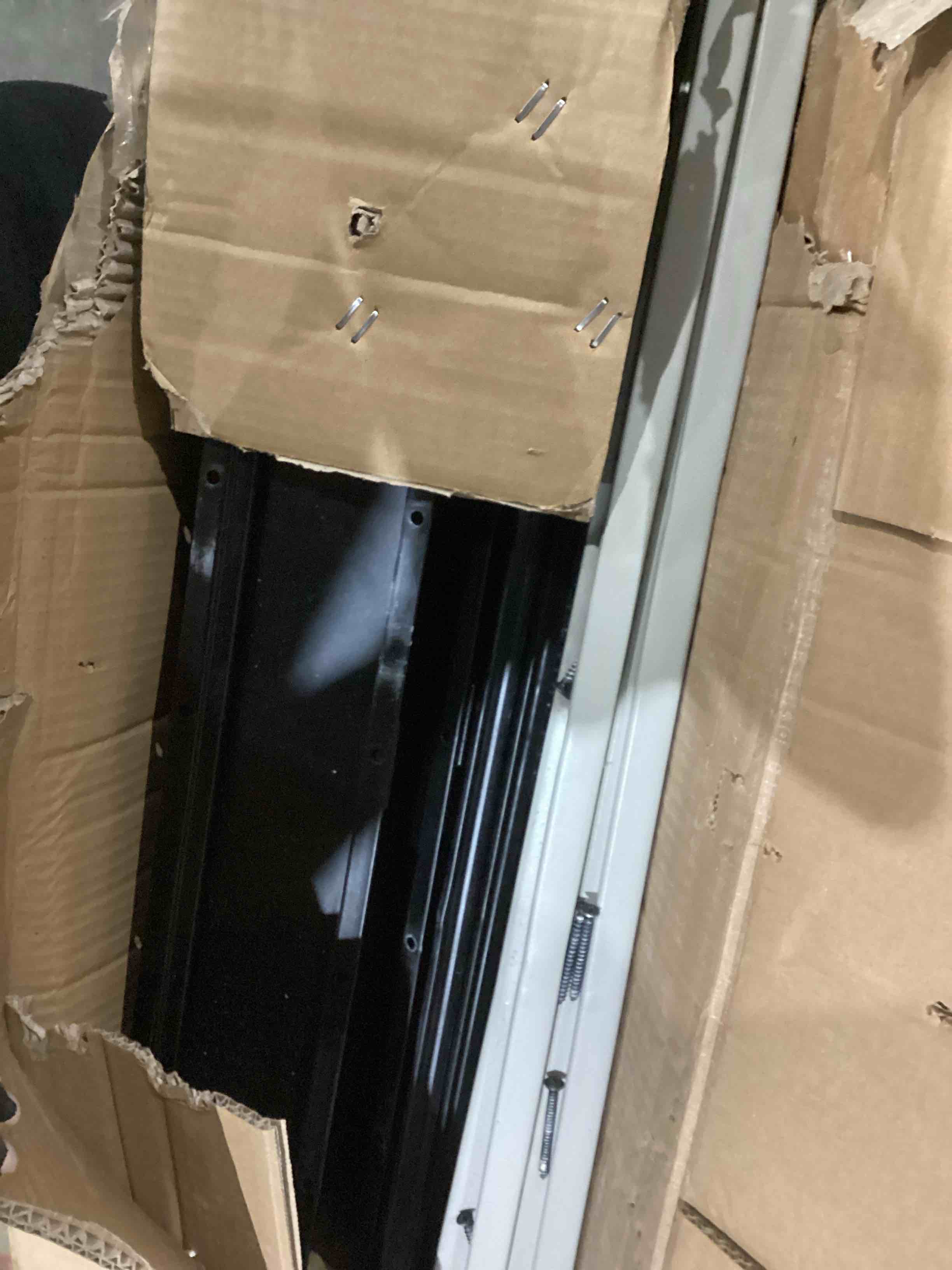 https://s3.amazonaws.com/lotting-images-prod/bidfta/GRA1992444_1757425153862.jpeg