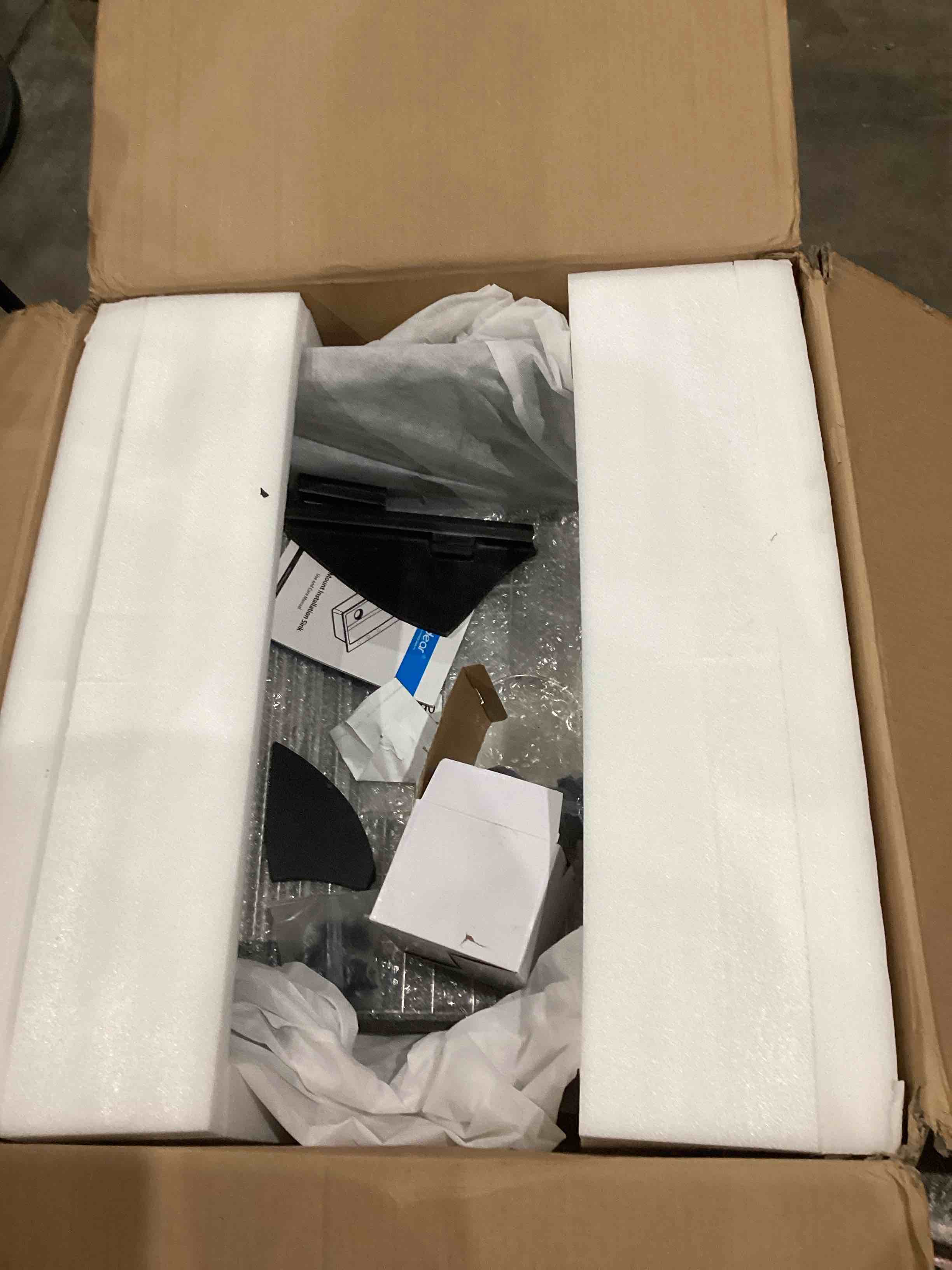 https://s3.amazonaws.com/lotting-images-prod/bidfta/GRA1992452_1757426098382.jpeg