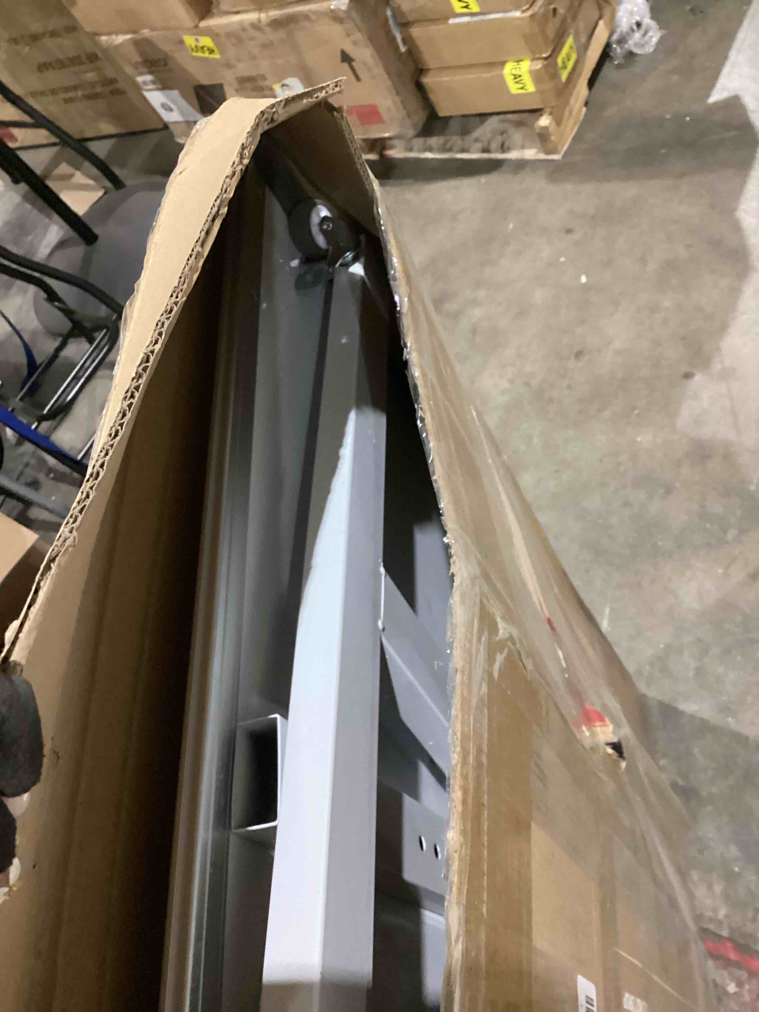 https://s3.amazonaws.com/lotting-images-prod/bidfta/GRA1992474_1757431428947.jpeg