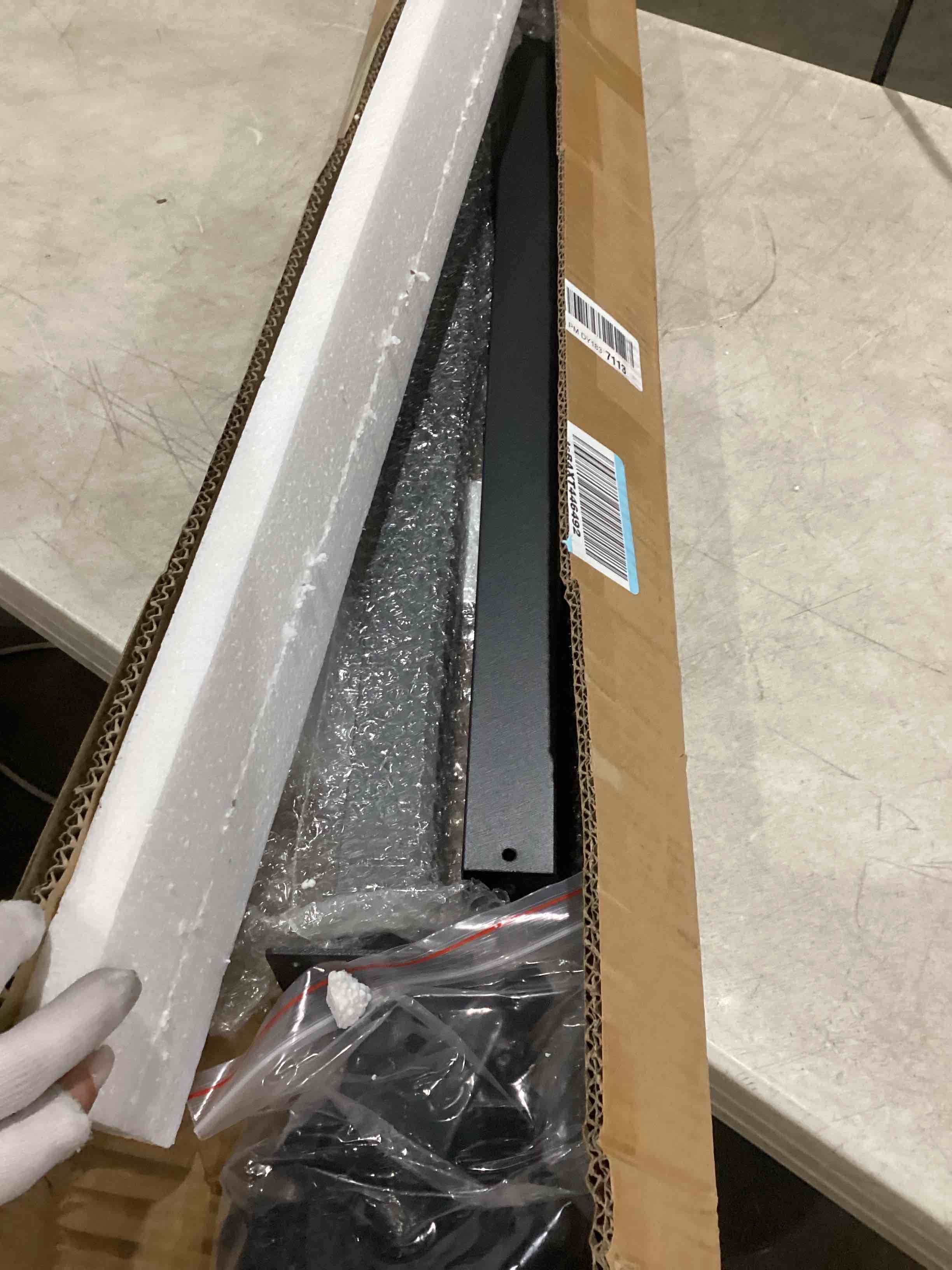 https://s3.amazonaws.com/lotting-images-prod/bidfta/GRA1992512_1757443935506.jpeg