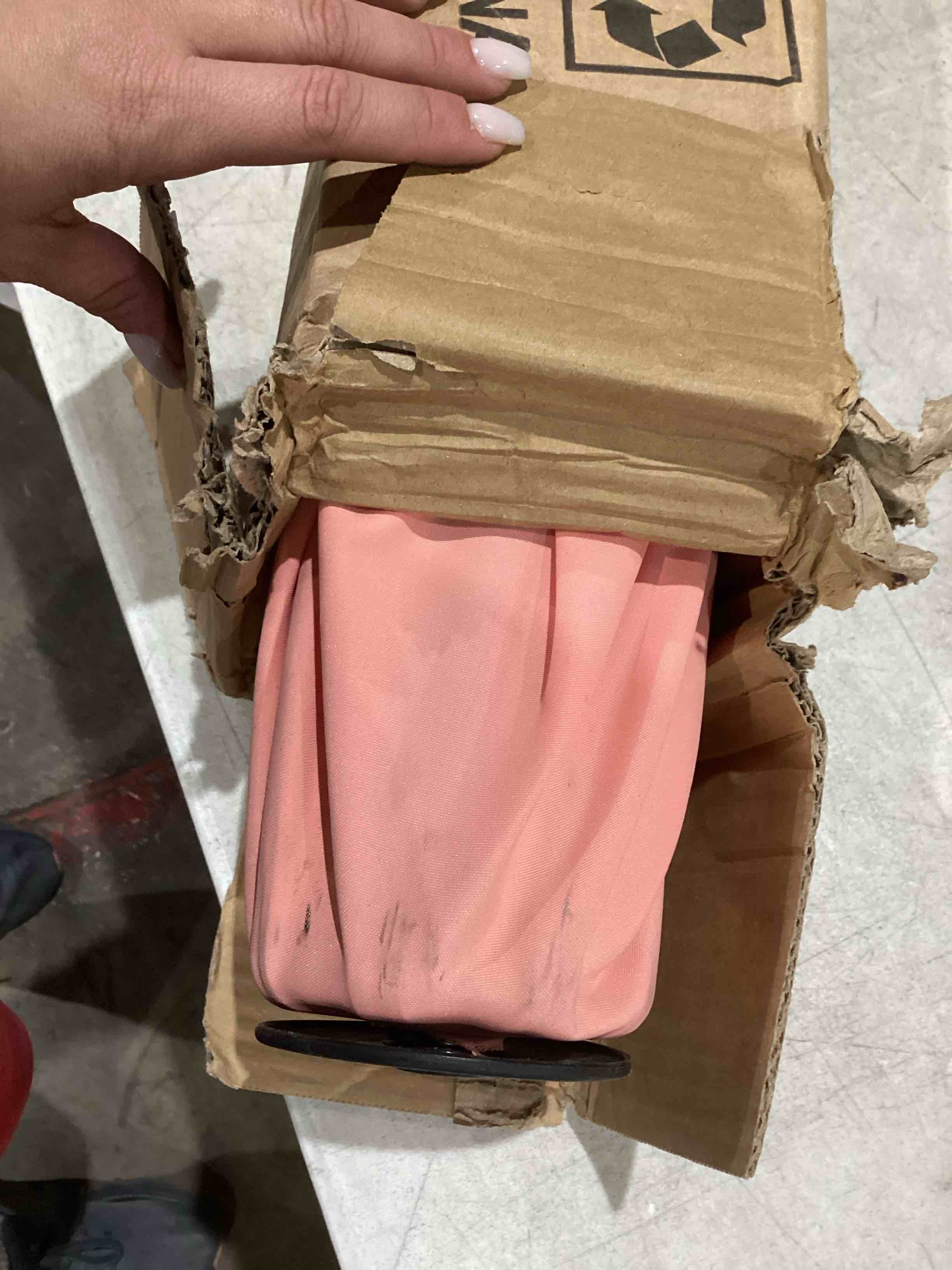 https://s3.amazonaws.com/lotting-images-prod/bidfta/GRA1992571_1757530069917.jpeg