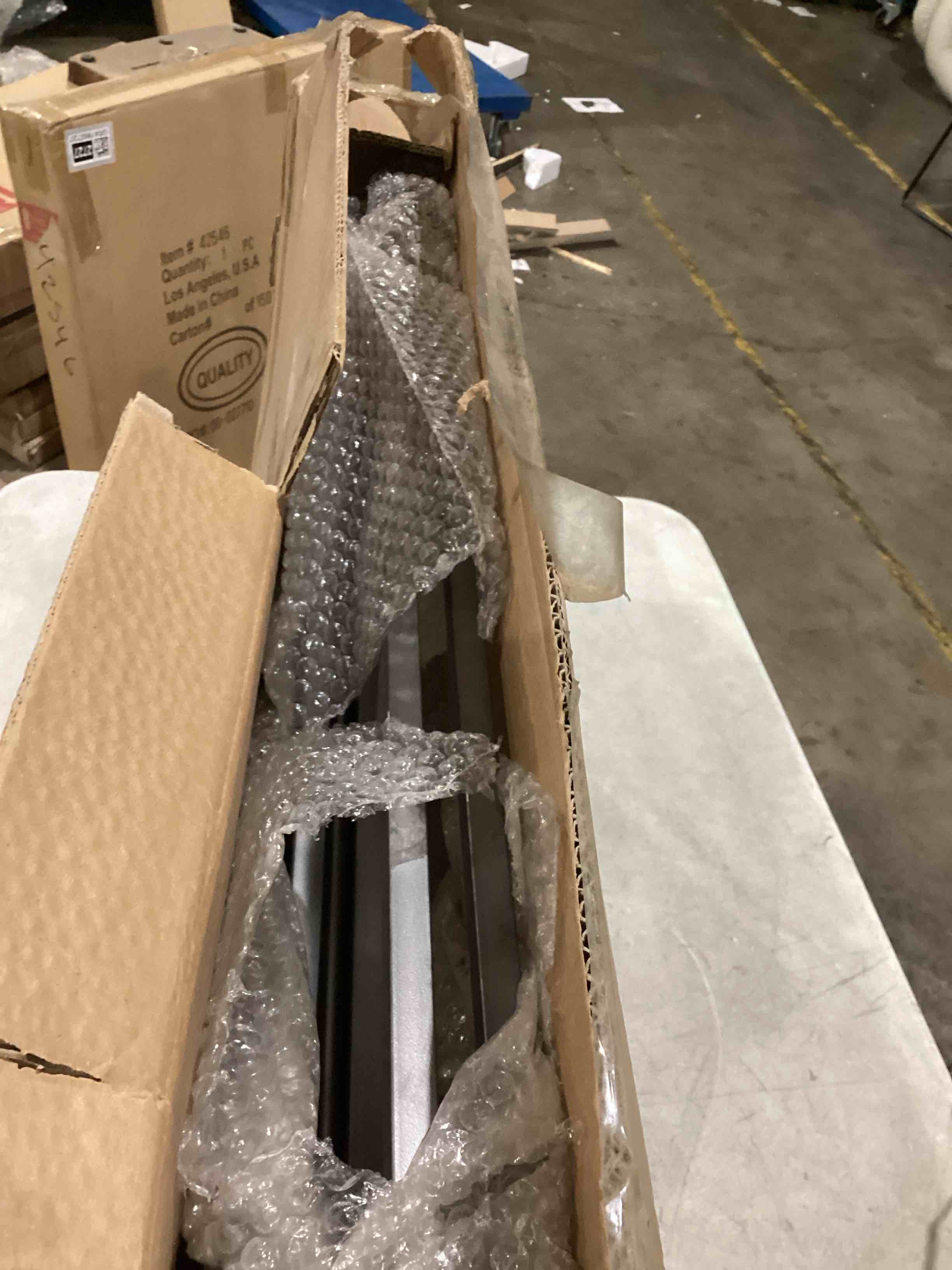 https://s3.amazonaws.com/lotting-images-prod/bidfta/GRA1992743_1757935225141.jpeg