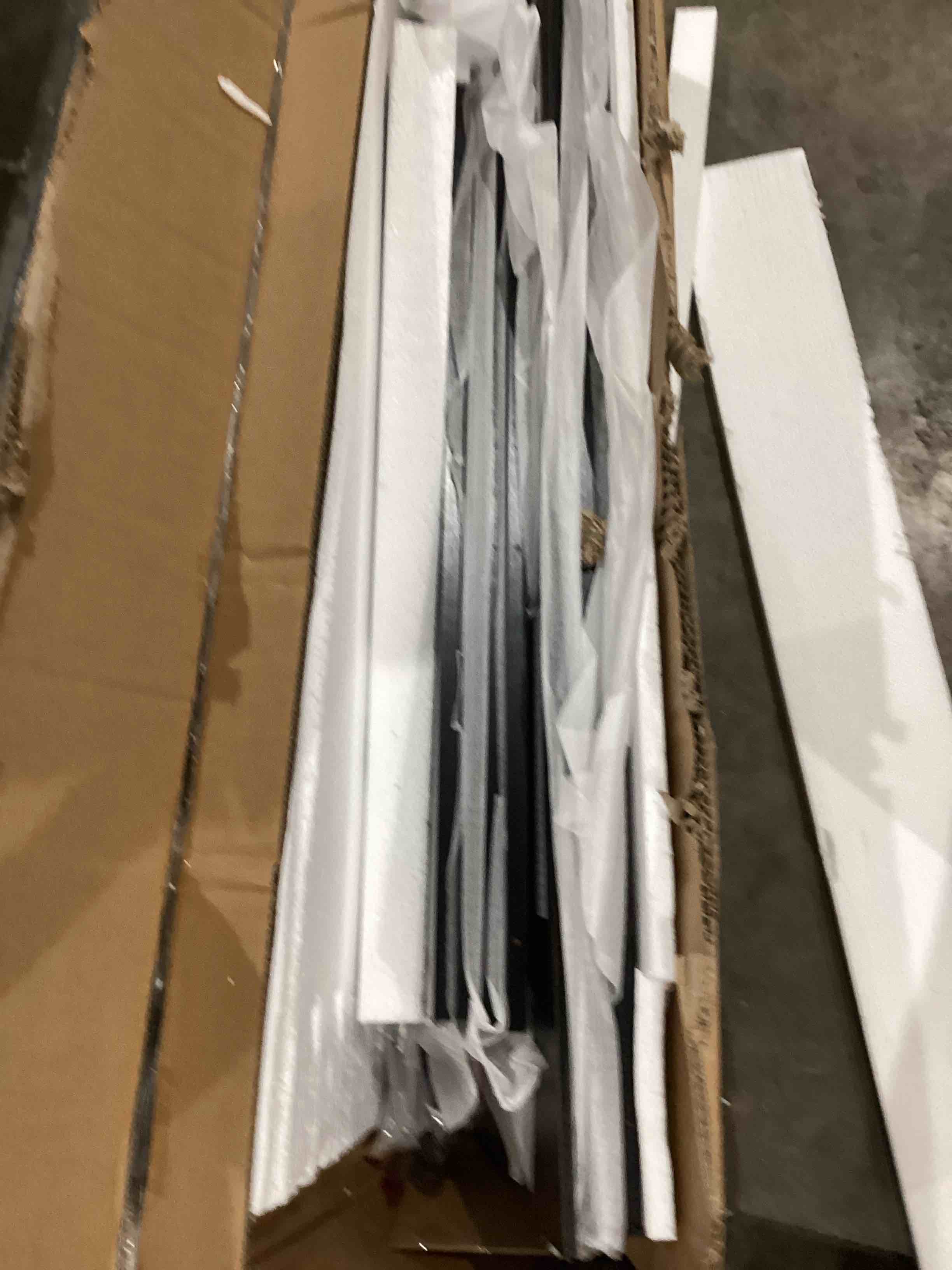 https://s3.amazonaws.com/lotting-images-prod/bidfta/GRA1992914_1758127699420.jpeg