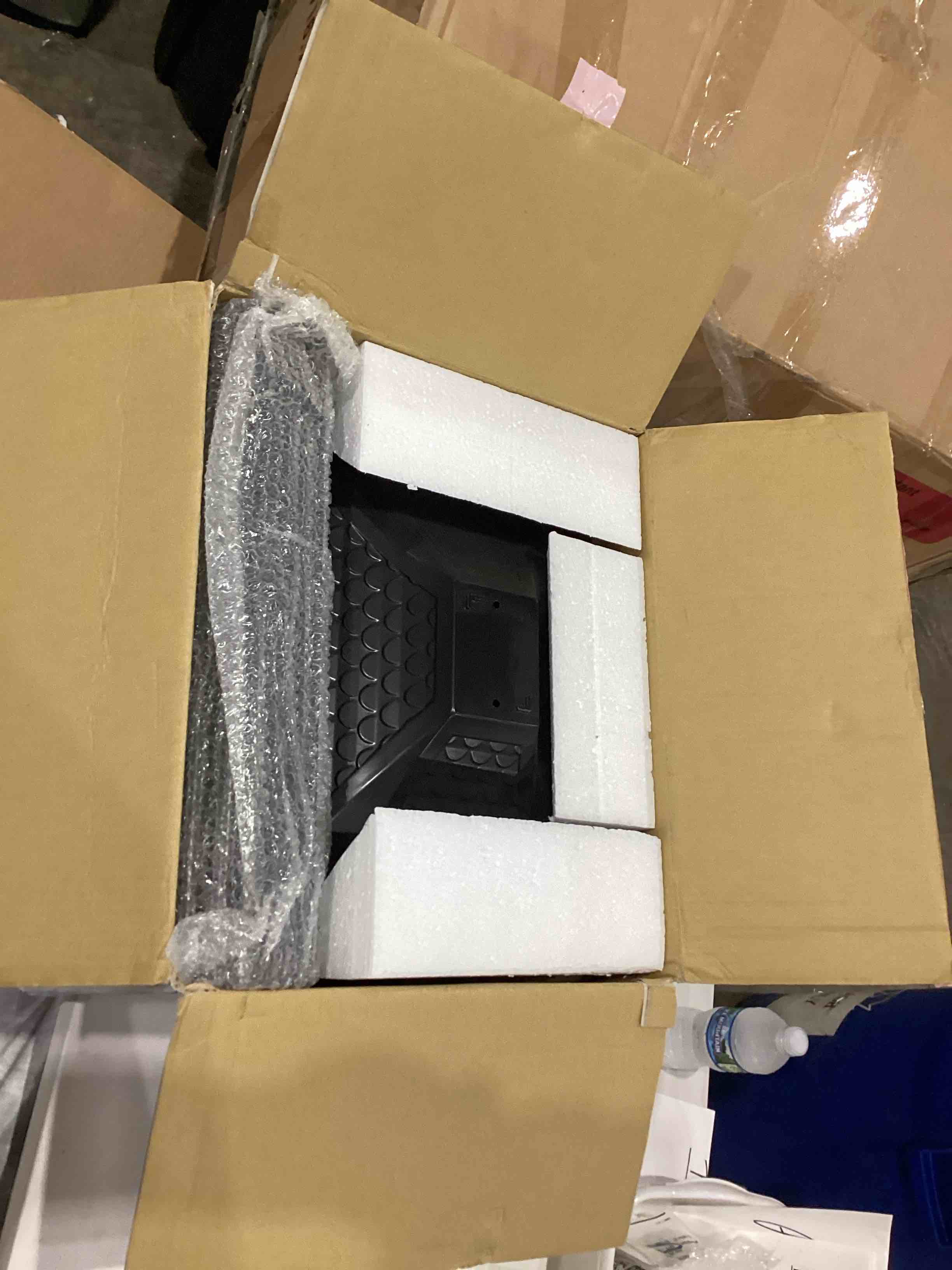 https://s3.amazonaws.com/lotting-images-prod/bidfta/GRA1993117_1750776678286.jpeg