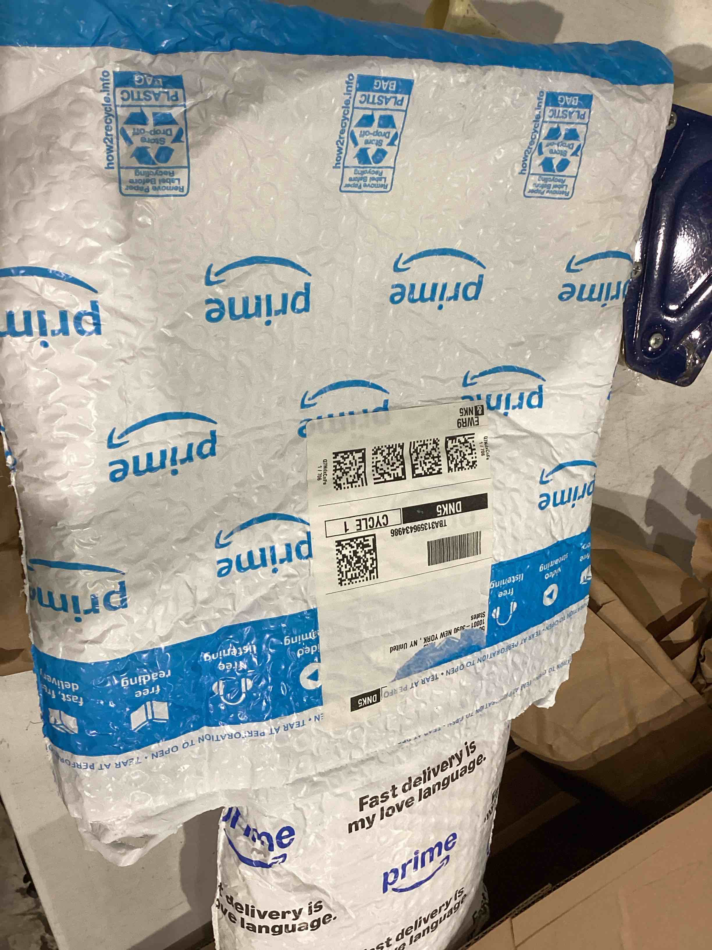 https://s3.amazonaws.com/lotting-images-prod/bidfta/GRA1993281_1750952856703.jpeg