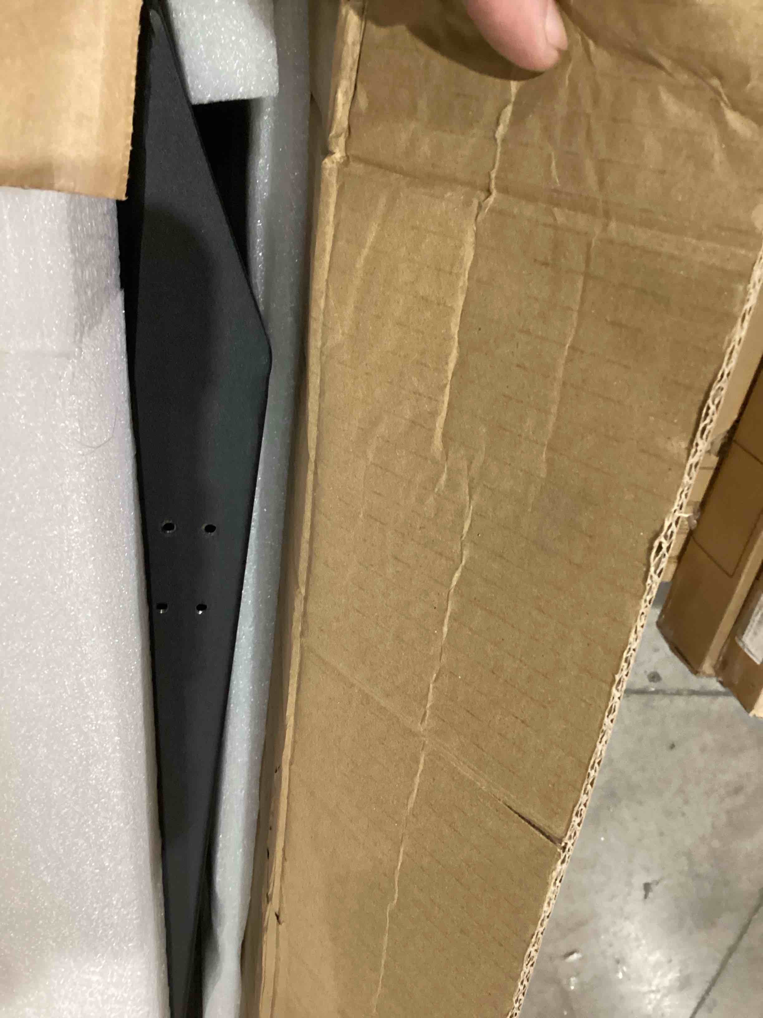 https://s3.amazonaws.com/lotting-images-prod/bidfta/GRA1993324_1750963136622.jpeg