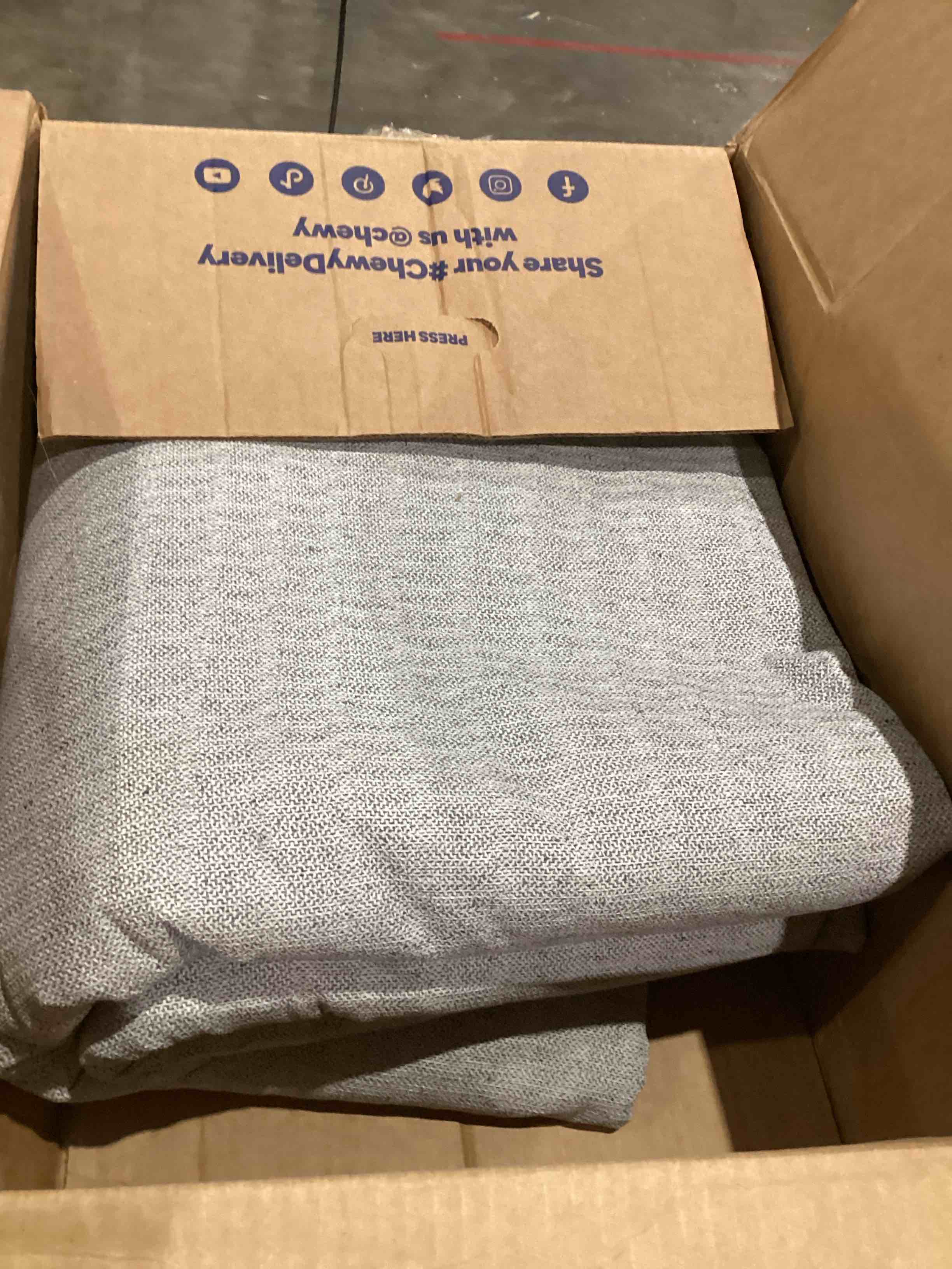 https://s3.amazonaws.com/lotting-images-prod/bidfta/GRA1993439_1751045882272.jpeg