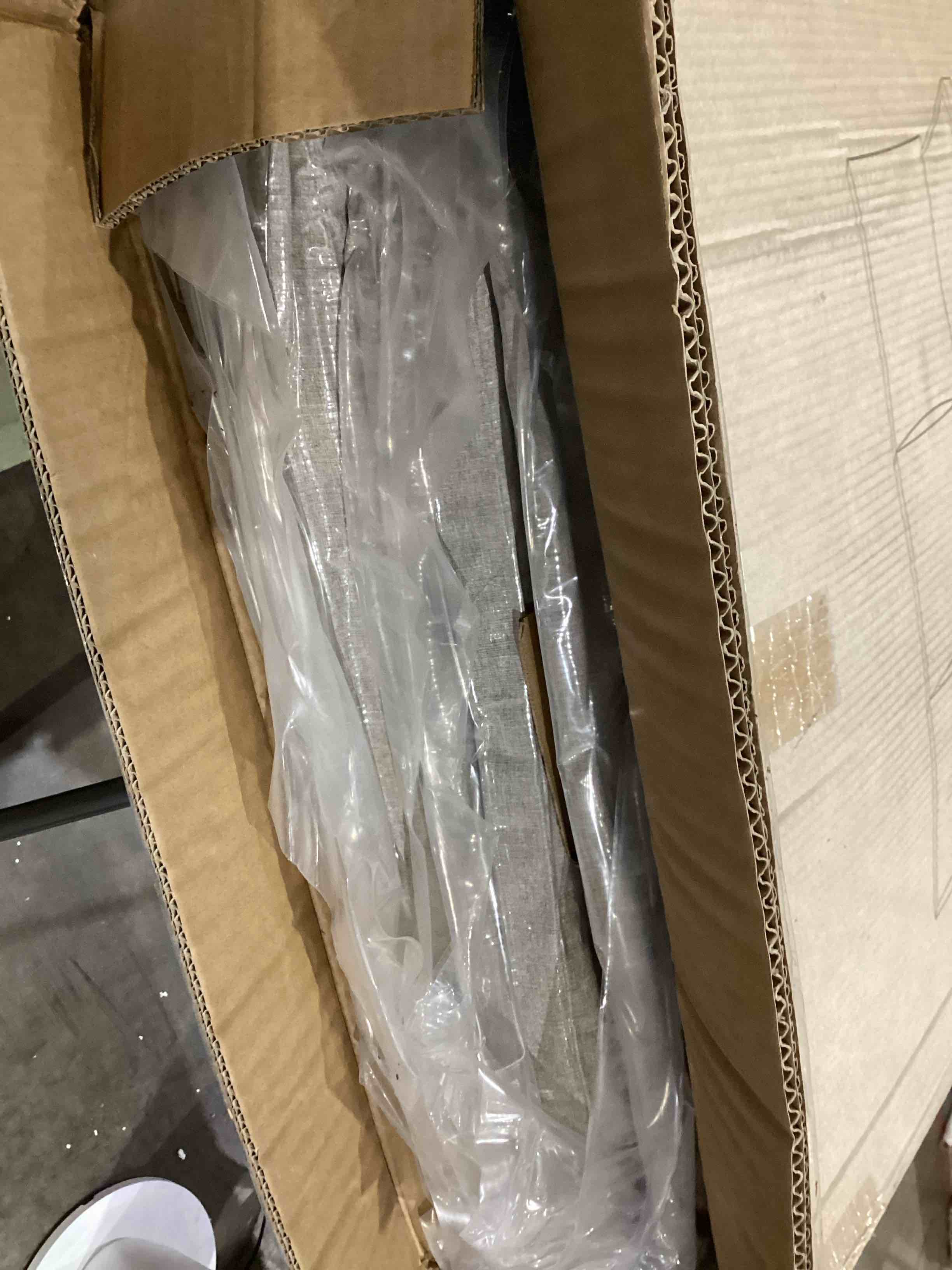 https://s3.amazonaws.com/lotting-images-prod/bidfta/GRA1993545_1757690747026.jpeg