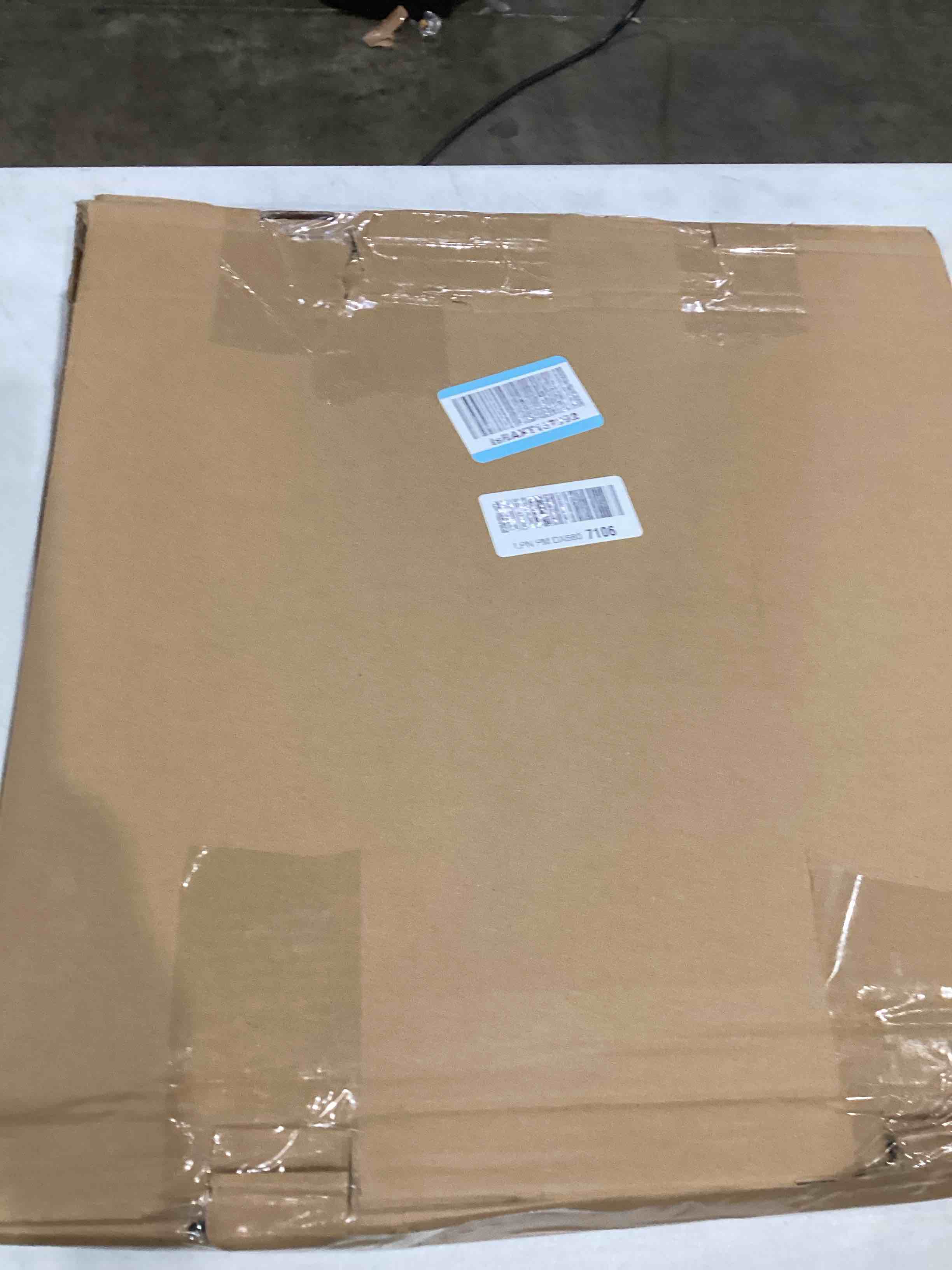 https://s3.amazonaws.com/lotting-images-prod/bidfta/GRA1994120_1751913309523.jpeg