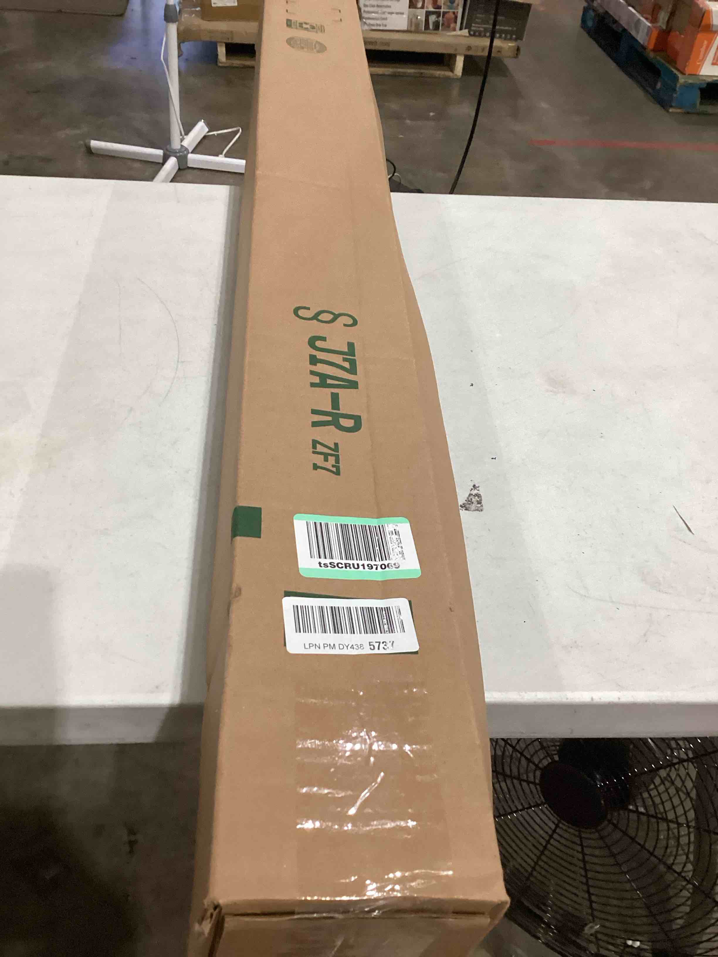https://s3.amazonaws.com/lotting-images-prod/bidfta/GRA1994148_1751975081143.jpeg