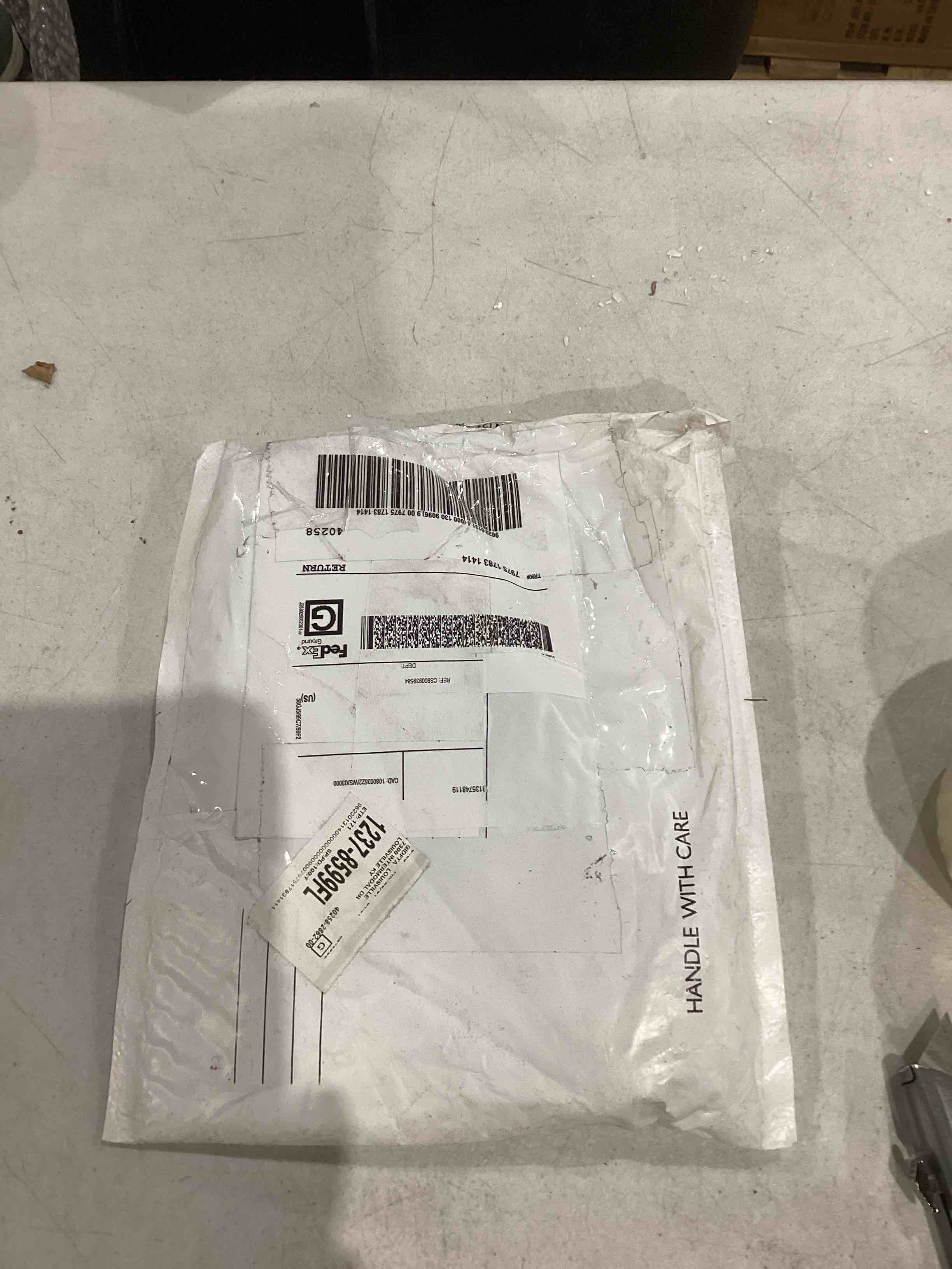 https://s3.amazonaws.com/lotting-images-prod/bidfta/GRA1994245_1756135515393.jpeg