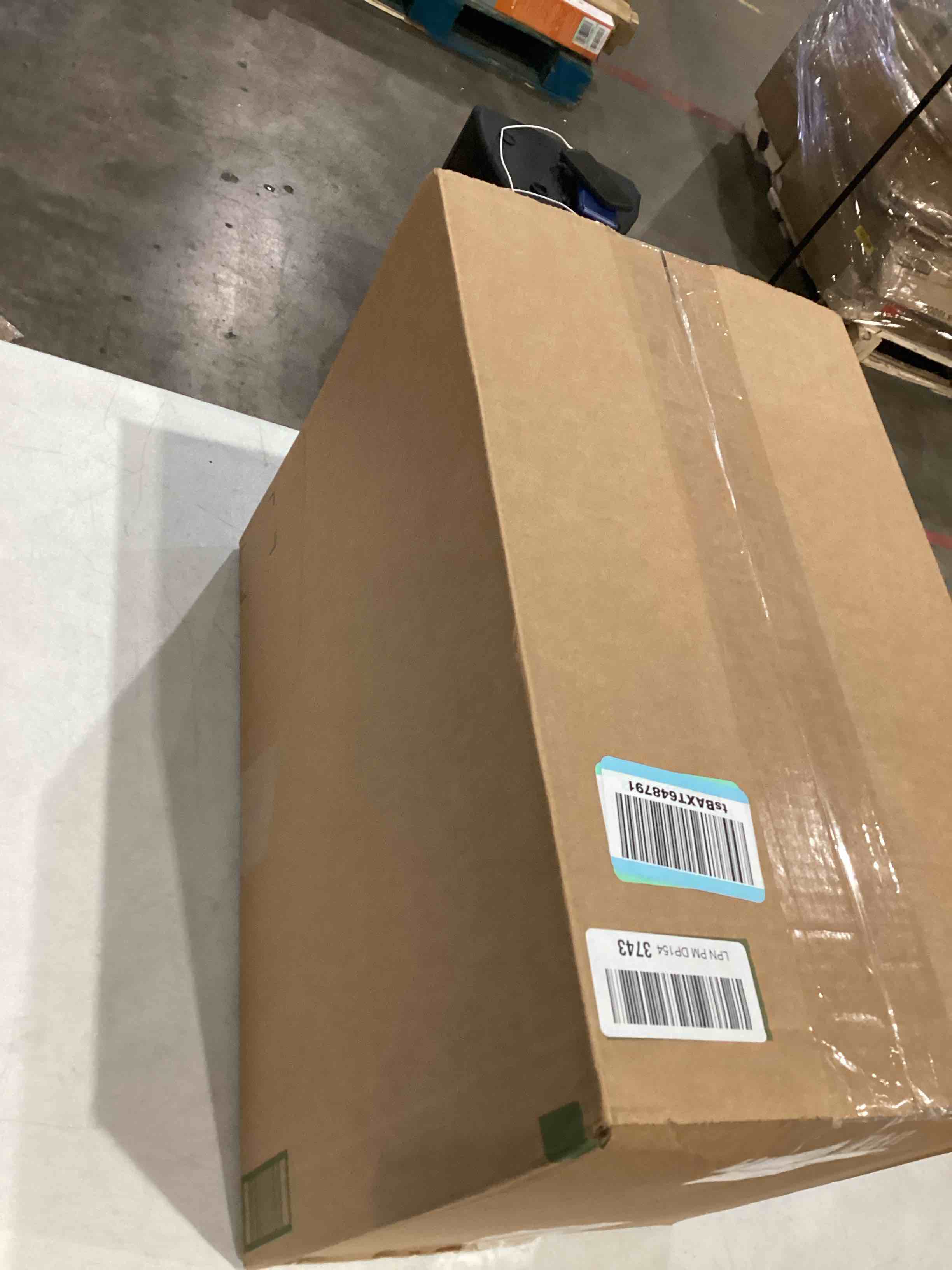 https://s3.amazonaws.com/lotting-images-prod/bidfta/GRA1994484_1752492135111.jpeg