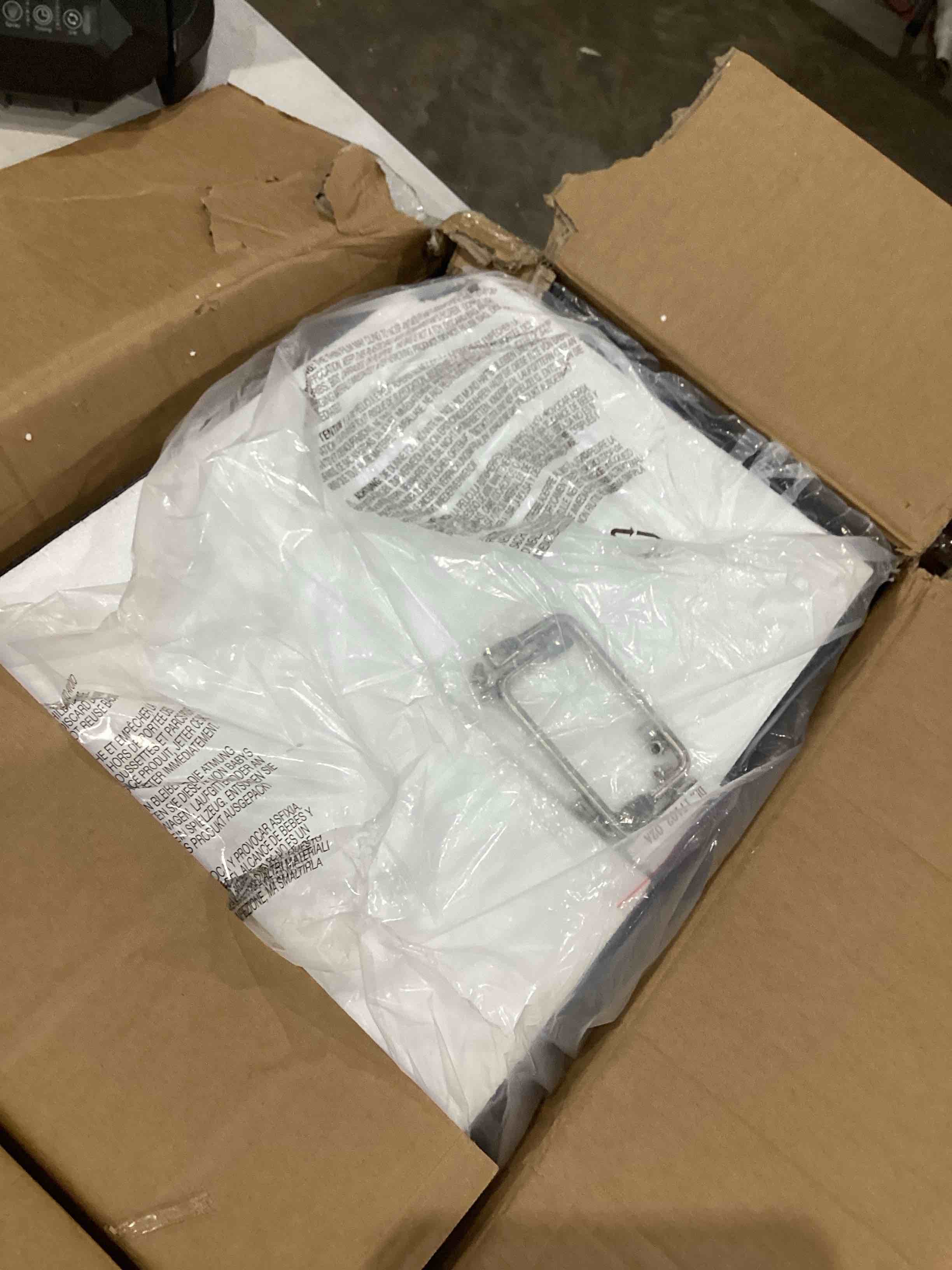 https://s3.amazonaws.com/lotting-images-prod/bidfta/GRA1994619_1754307339359.jpeg
