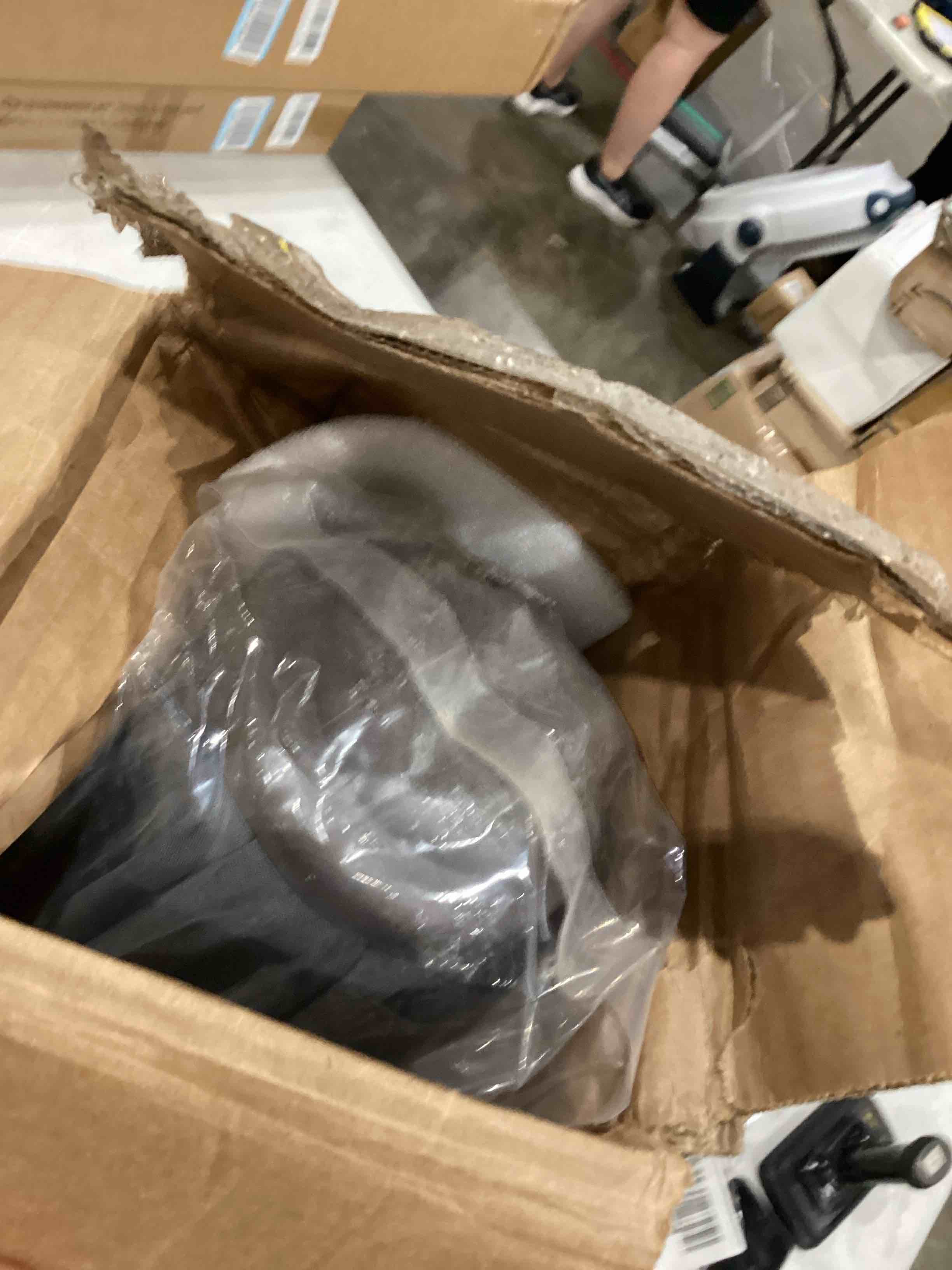 https://s3.amazonaws.com/lotting-images-prod/bidfta/GRA1994681_1753297348446.jpeg