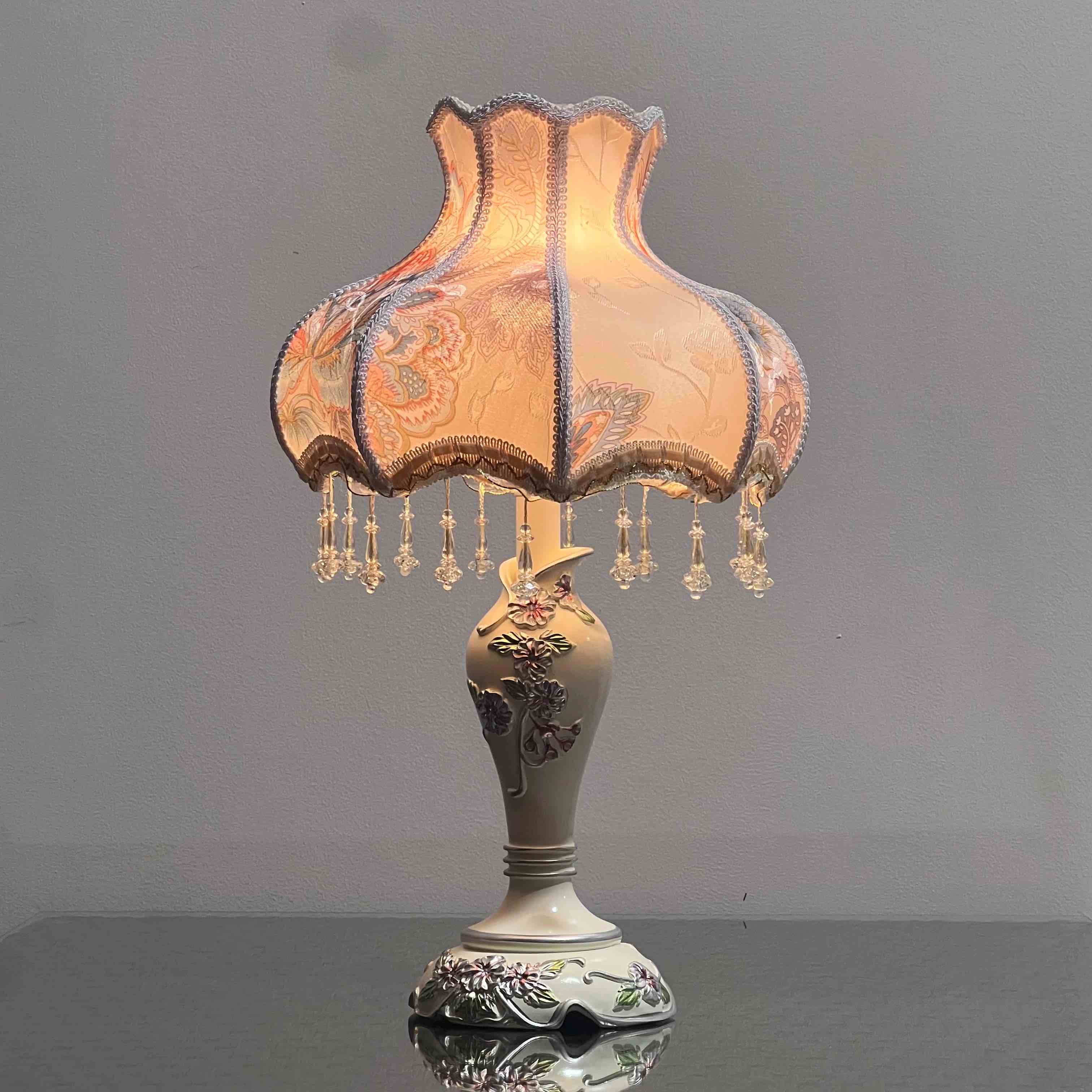 Jerek Resin Table Lamp