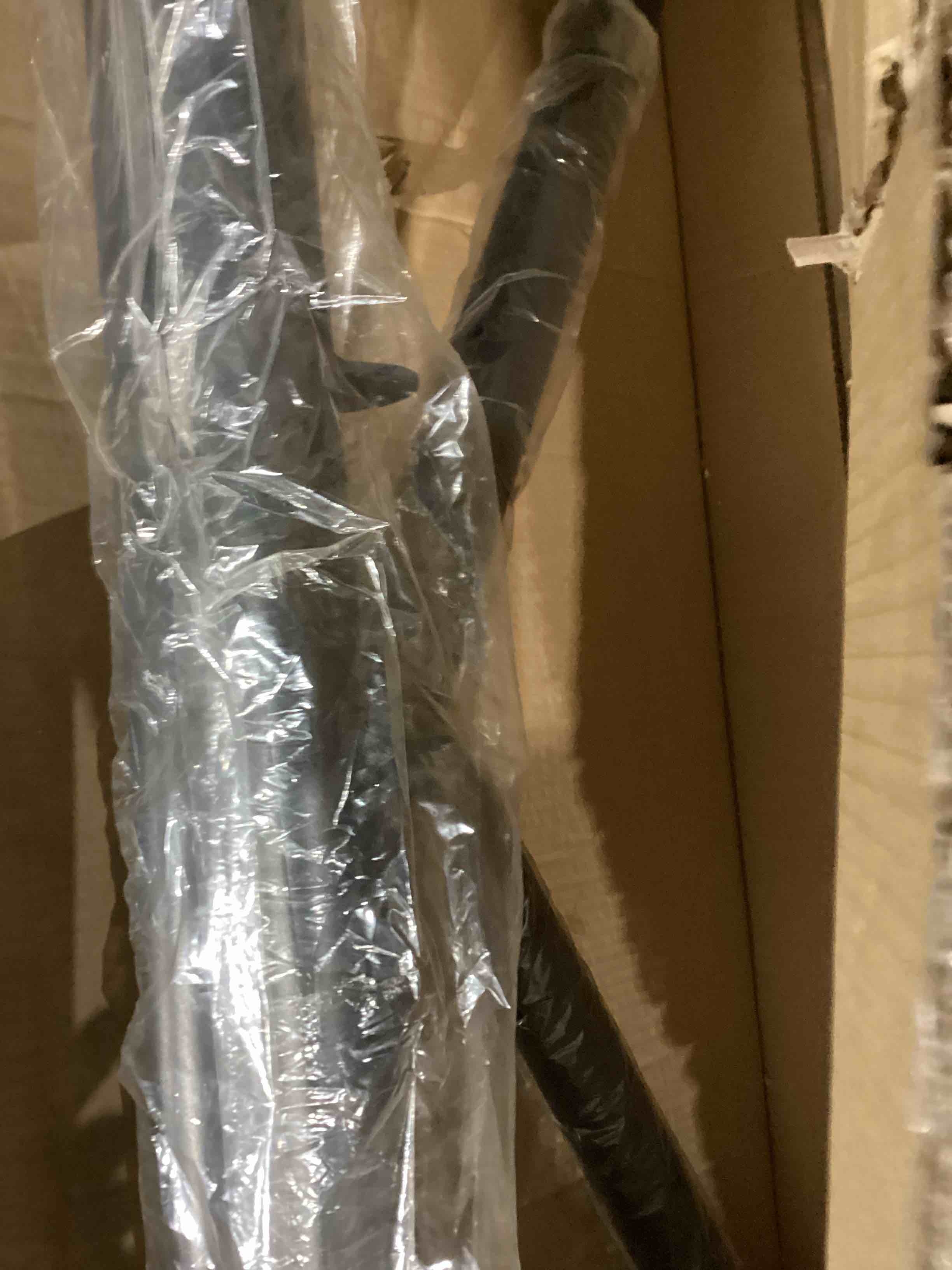 https://s3.amazonaws.com/lotting-images-prod/bidfta/GRA1996811_1747761154729.jpeg