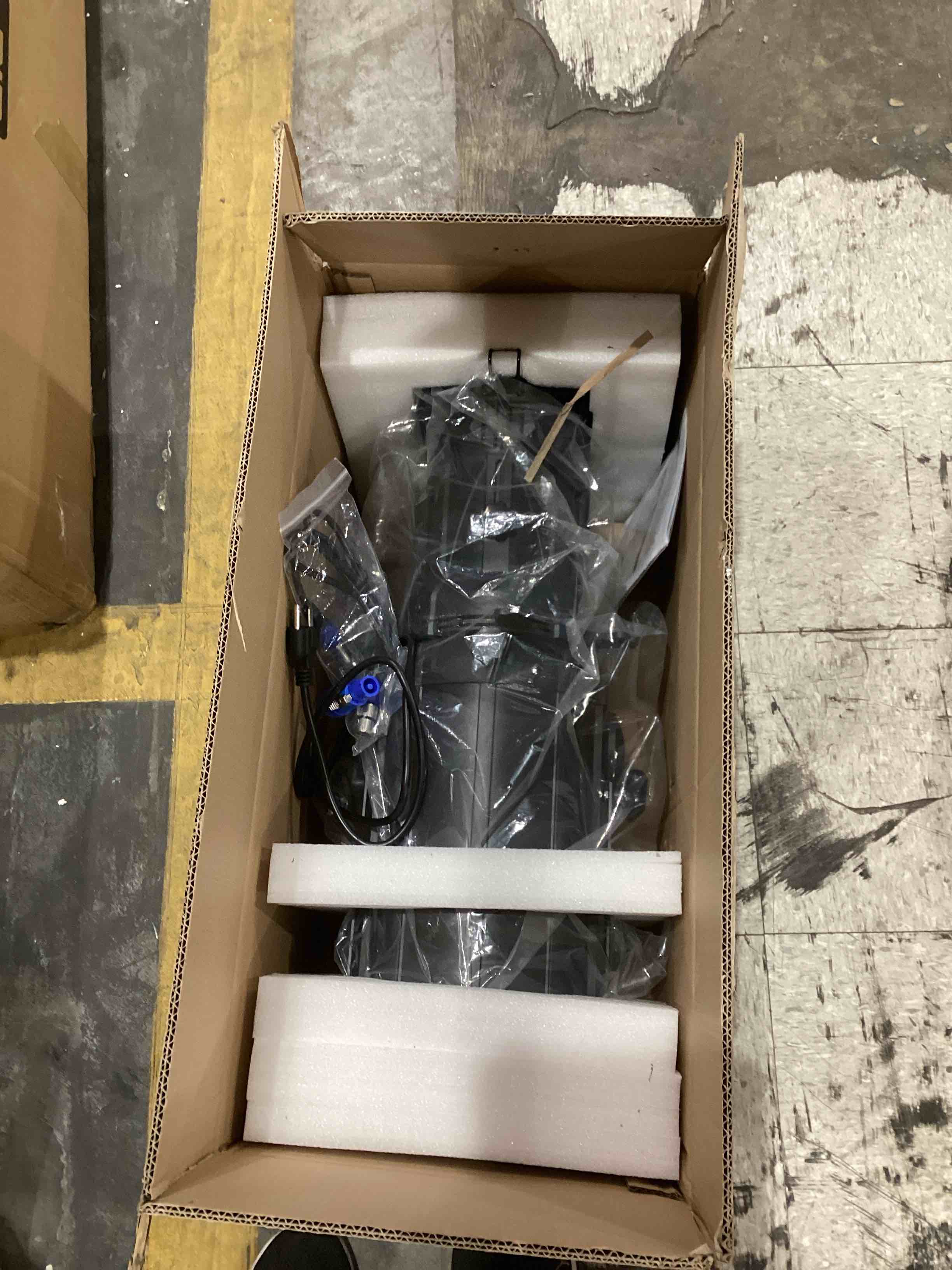 https://s3.amazonaws.com/lotting-images-prod/bidfta/GRA1997238_1748612930903.jpeg