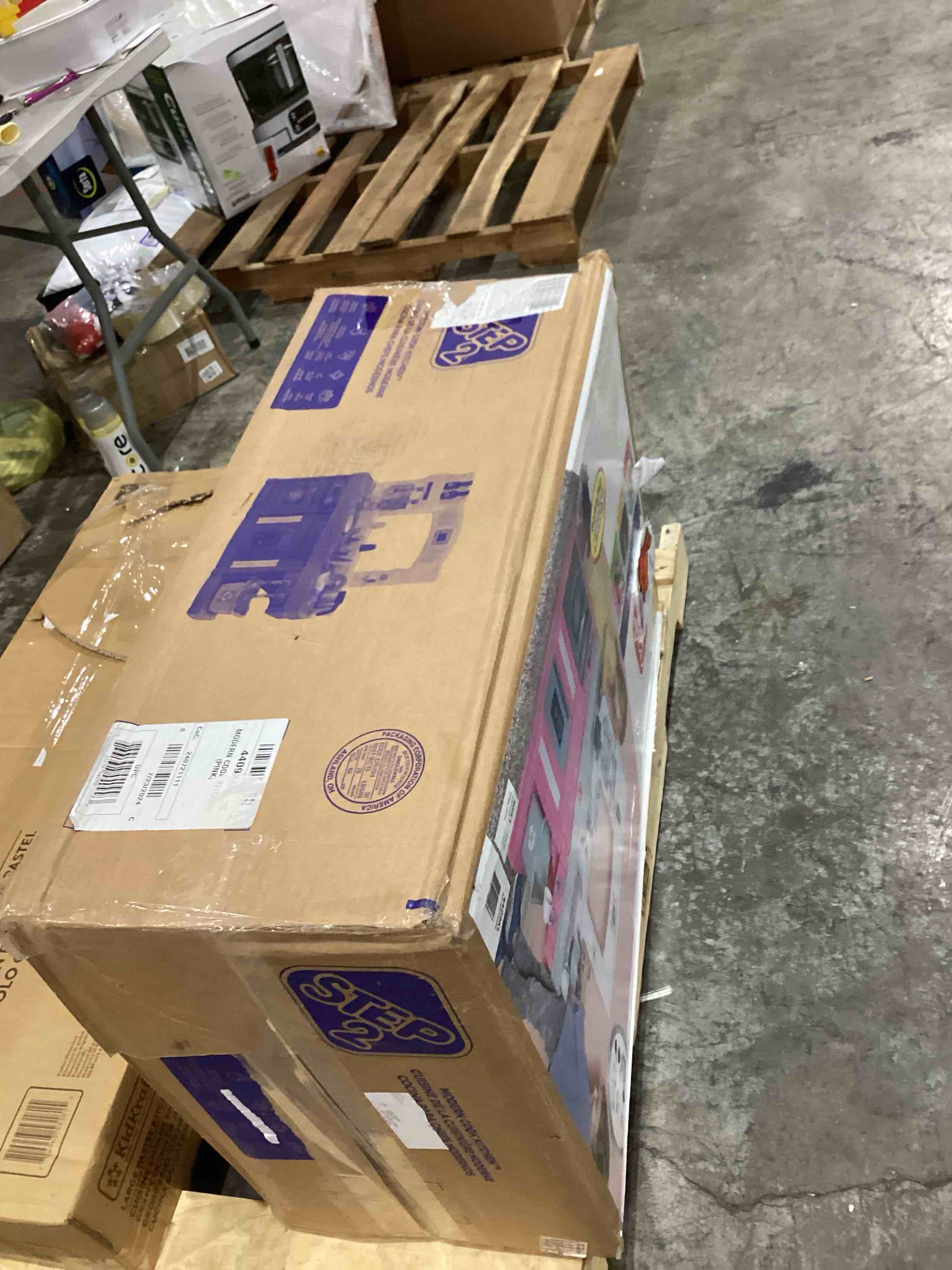 https://s3.amazonaws.com/lotting-images-prod/bidfta/GRA1998809_1750870437125.jpeg