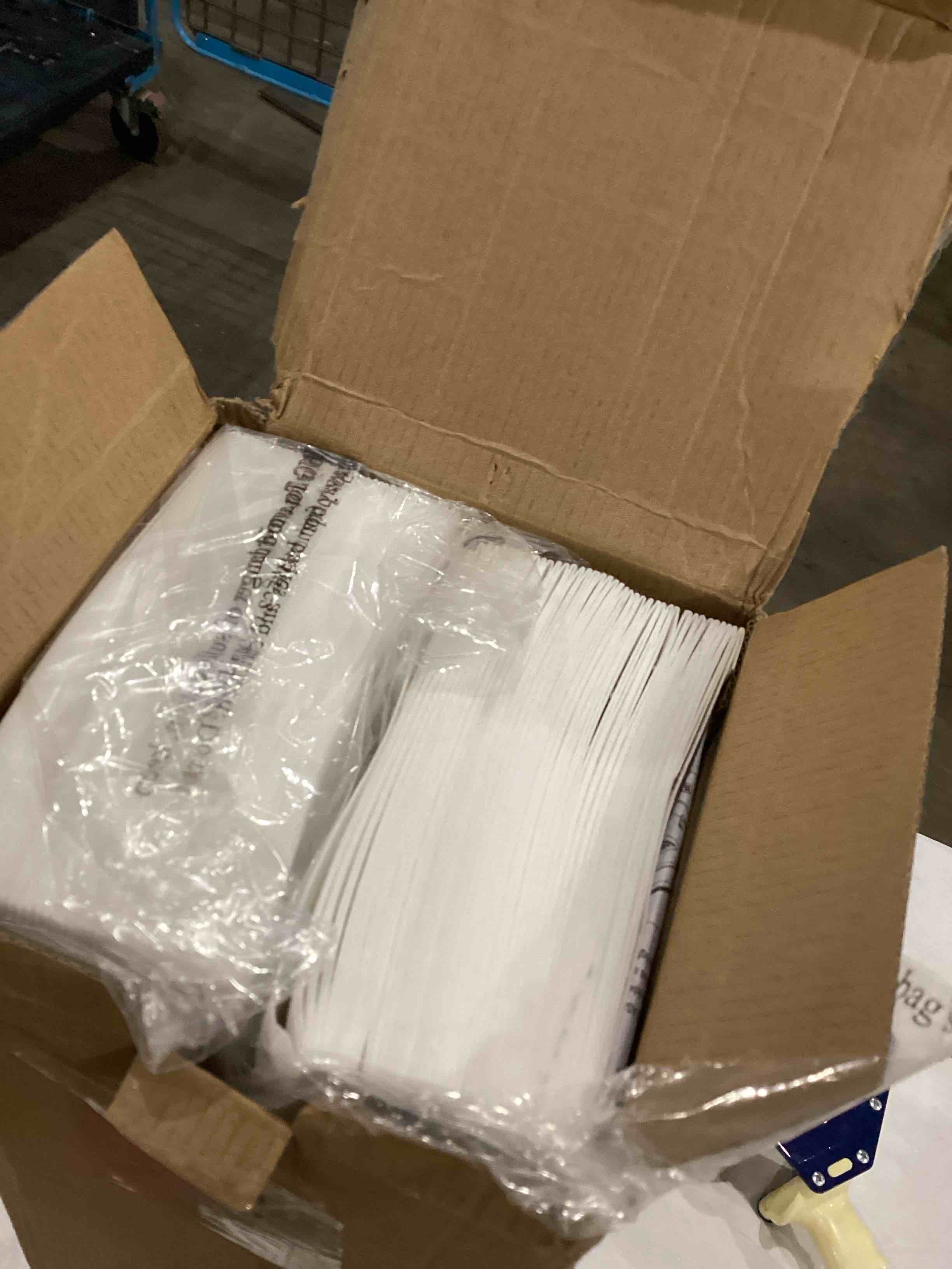 https://s3.amazonaws.com/lotting-images-prod/bidfta/GRA2000164_1749555103255.jpeg
