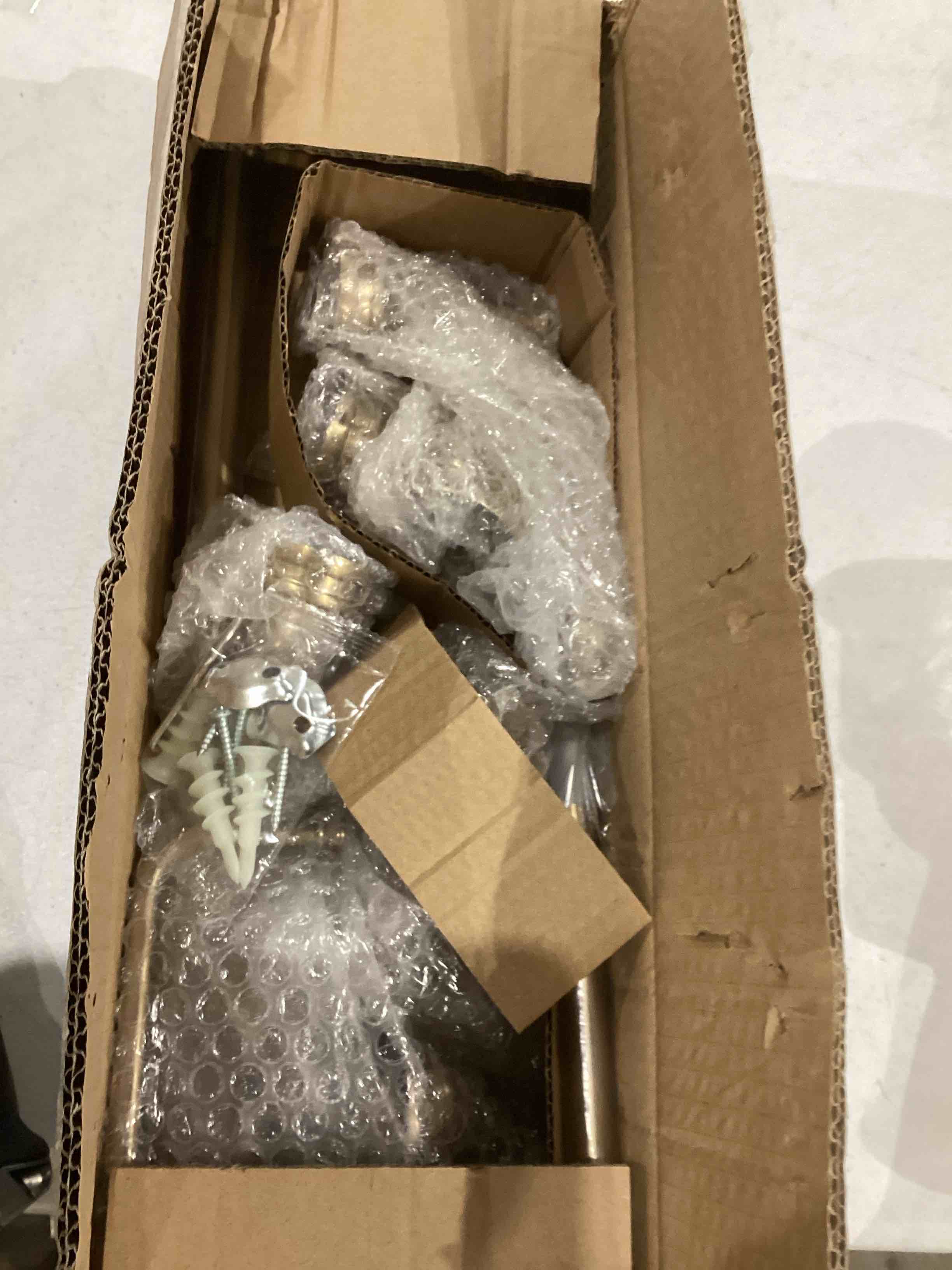 https://s3.amazonaws.com/lotting-images-prod/bidfta/GRA2000513_1749661798270.jpeg