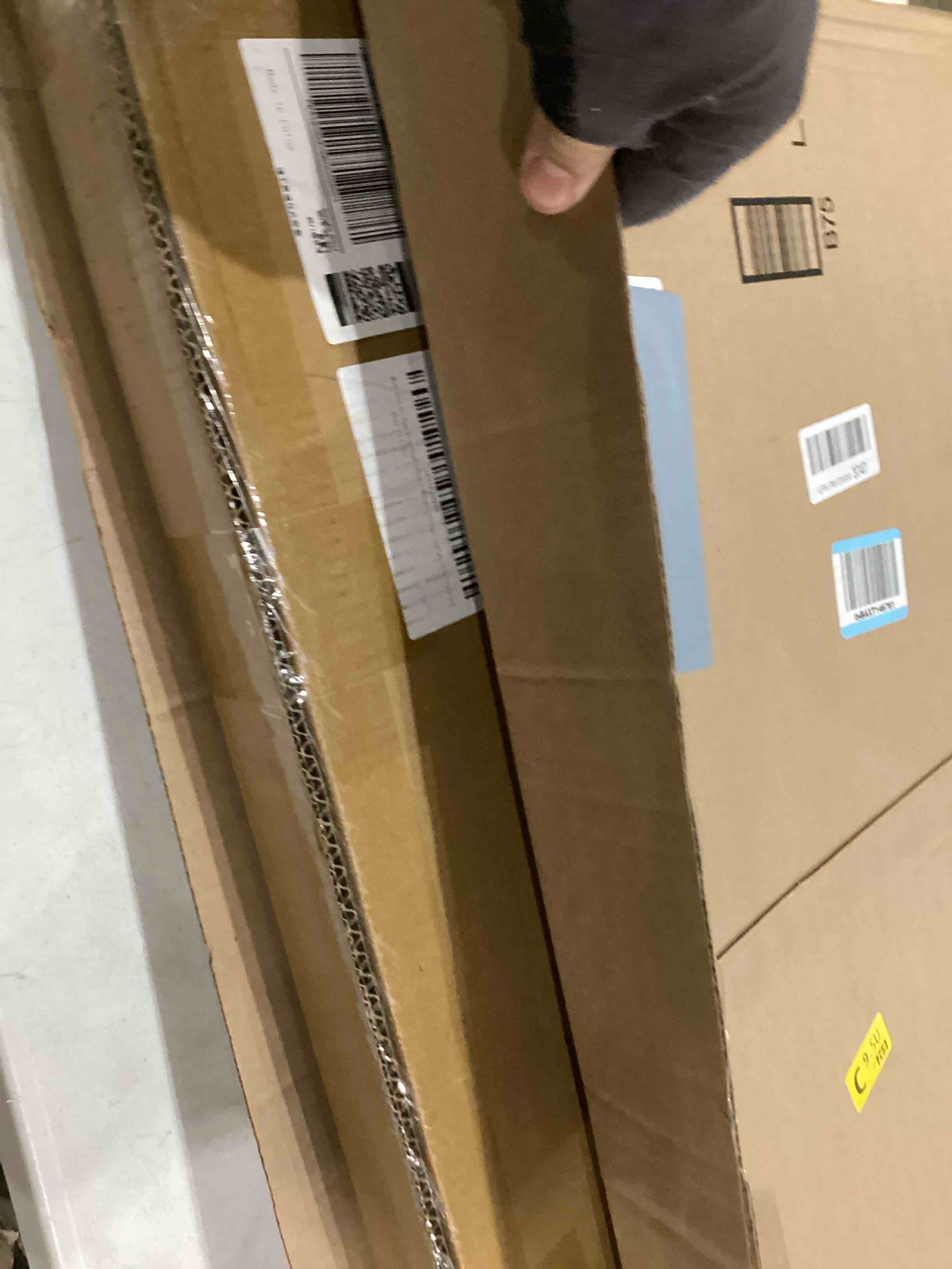 https://s3.amazonaws.com/lotting-images-prod/bidfta/GRA2000637_1749736493503.jpeg