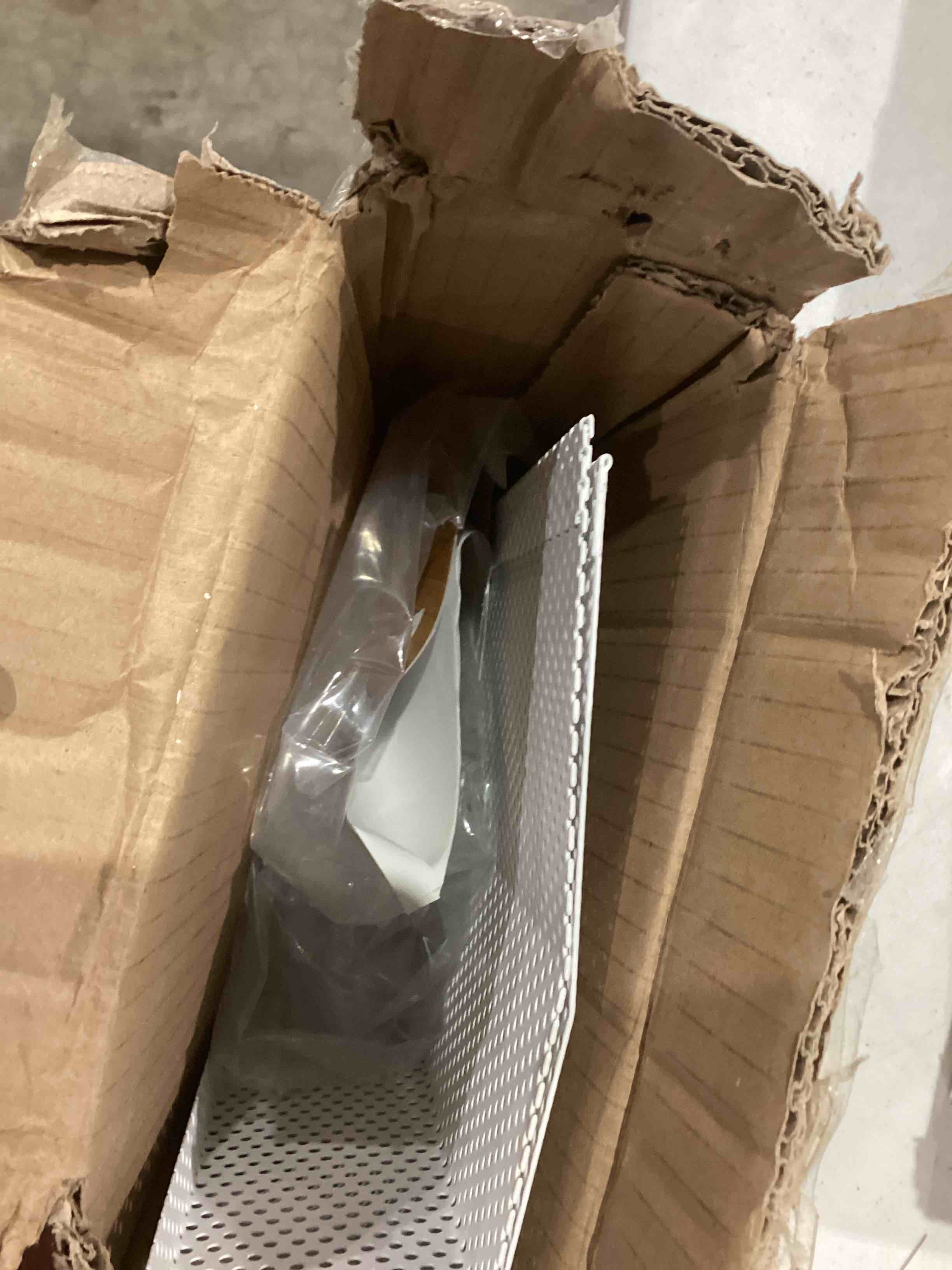 https://s3.amazonaws.com/lotting-images-prod/bidfta/GRA2001398_1750337772702.jpeg