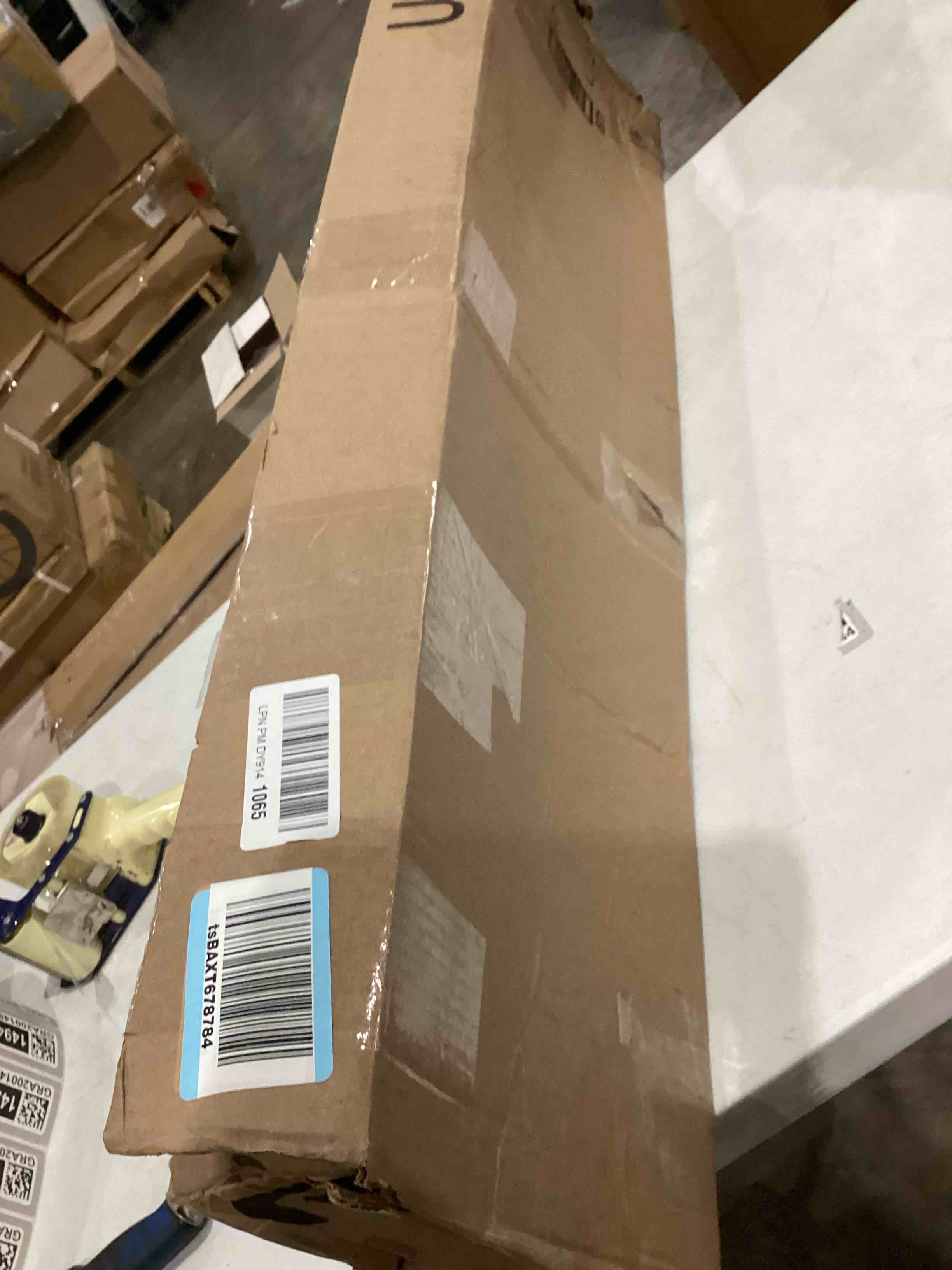 https://s3.amazonaws.com/lotting-images-prod/bidfta/GRA2001490_1750425532751.jpeg