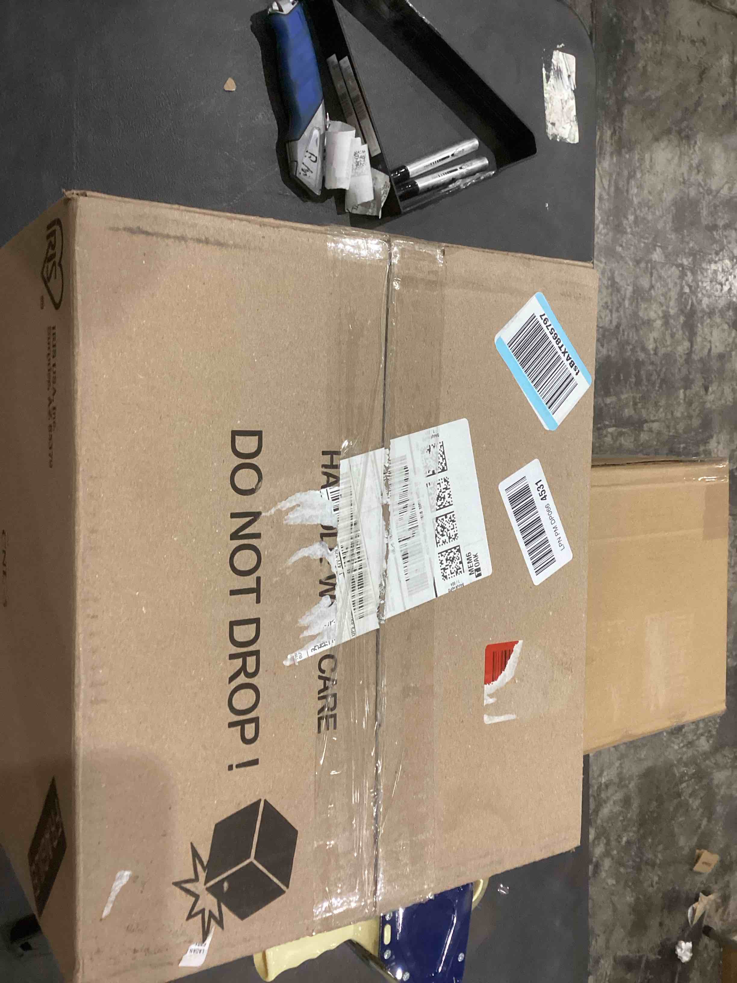 https://s3.amazonaws.com/lotting-images-prod/bidfta/GRA2005931_1742486119906.jpeg