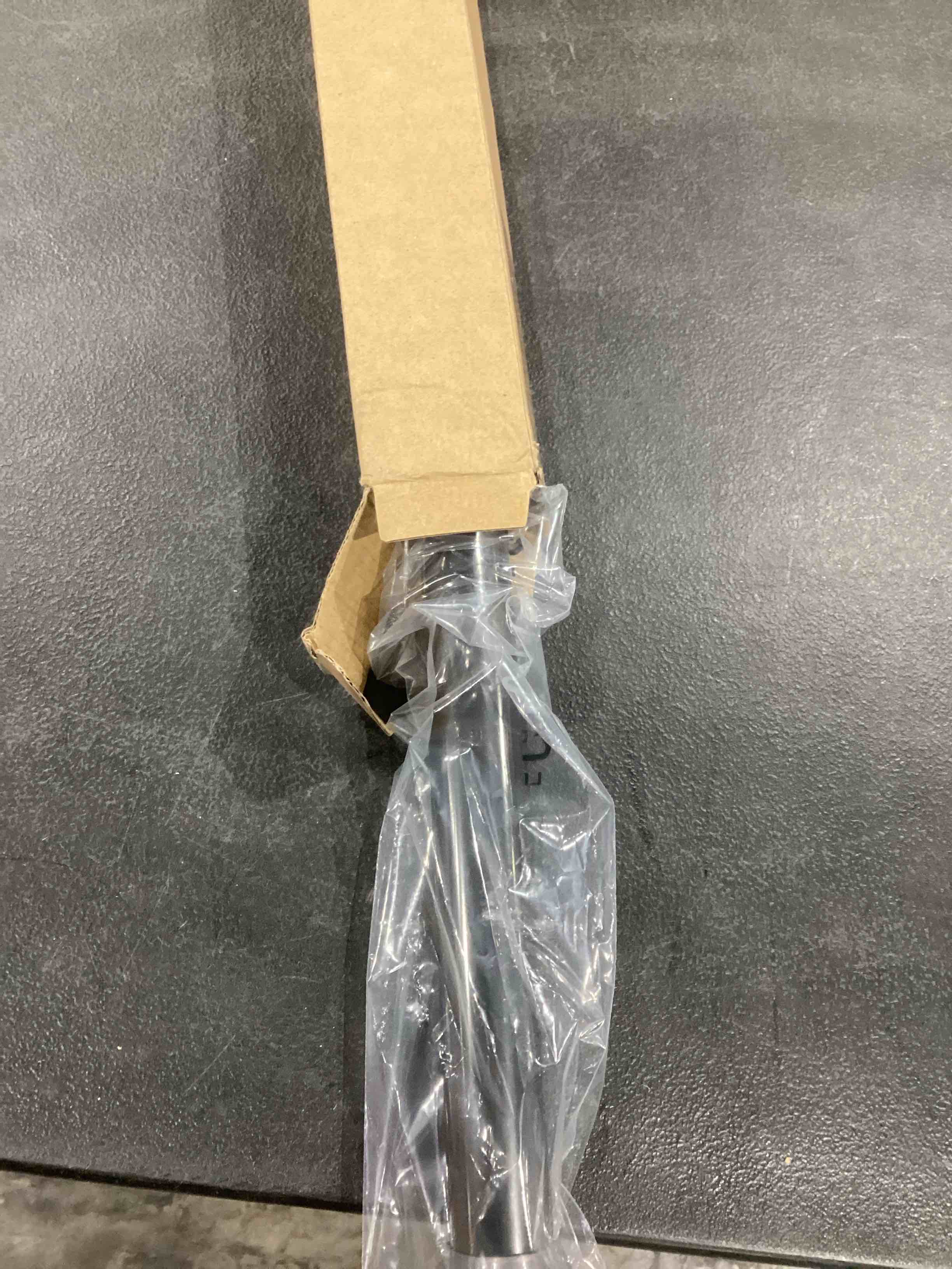 https://s3.amazonaws.com/lotting-images-prod/bidfta/GRA2007326_1743187543625.jpeg